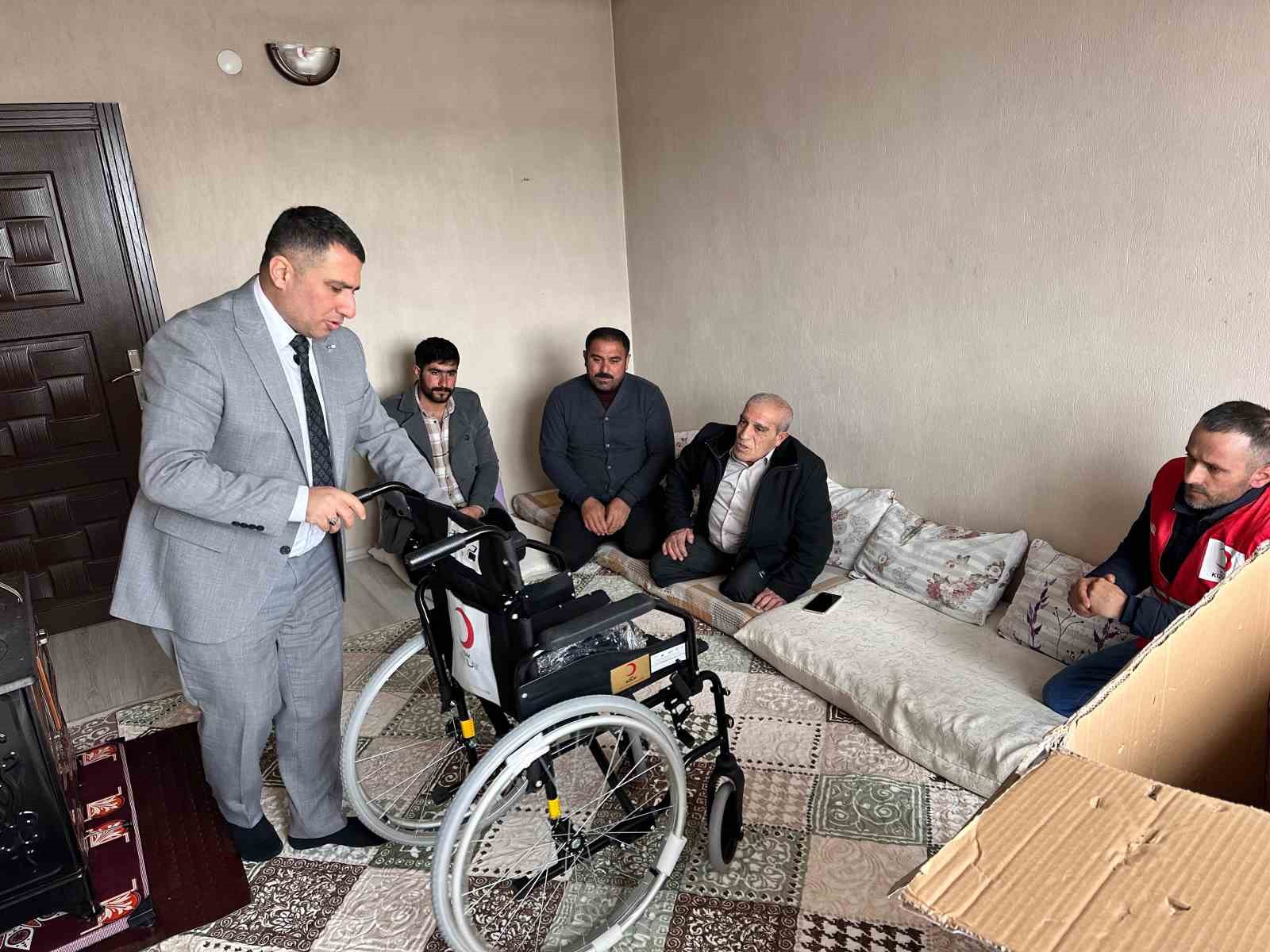 Muradiye ilçesinde anlamlı bayram hediyesi
