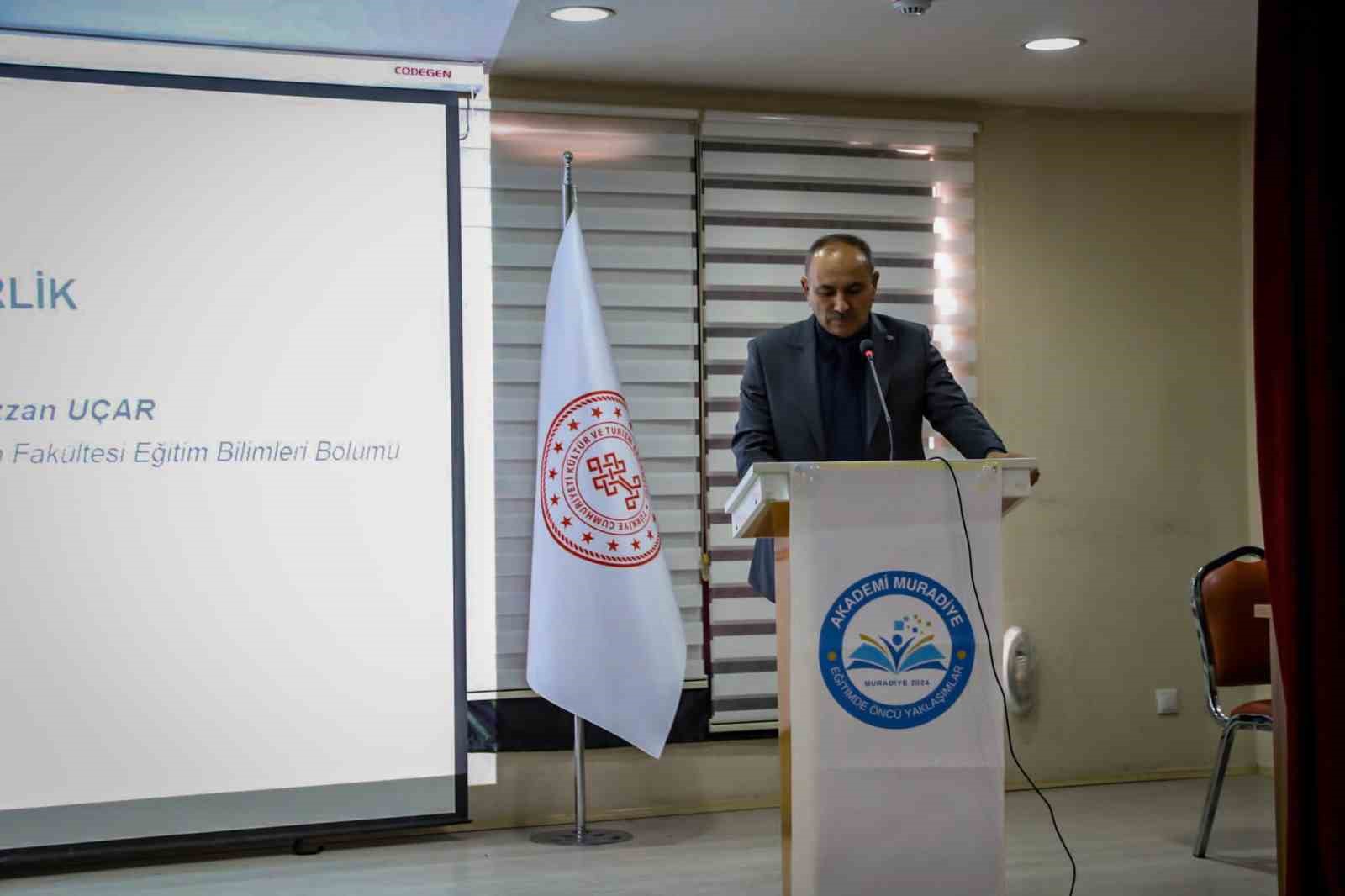 Muradiye’de "Eğitim Yönetiminde Liderlik, Vizyon ve Yönetim Semineri" düzenlendi
