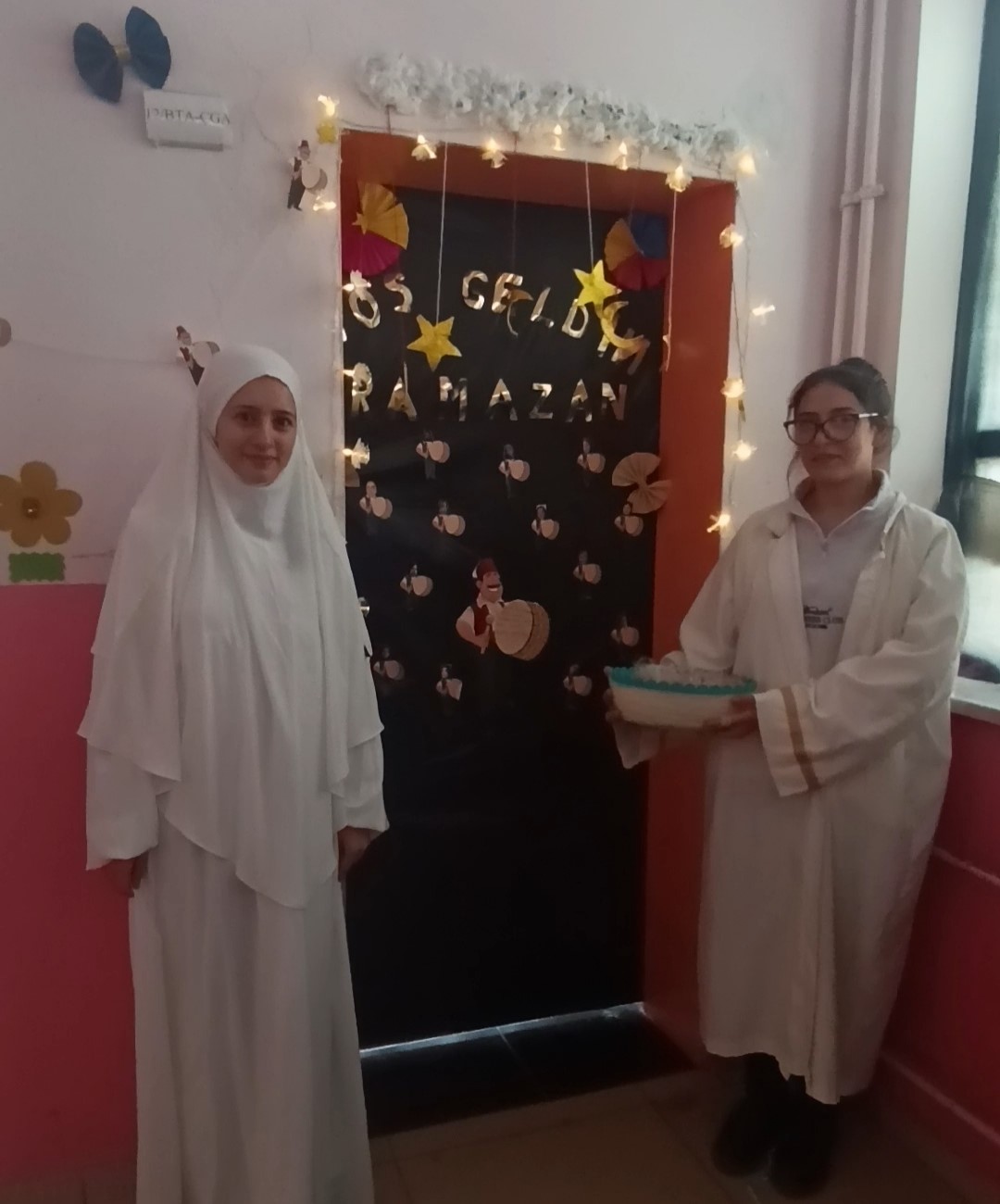 Muradiye’de Ramazan coşkusu kapılara yansıdı
