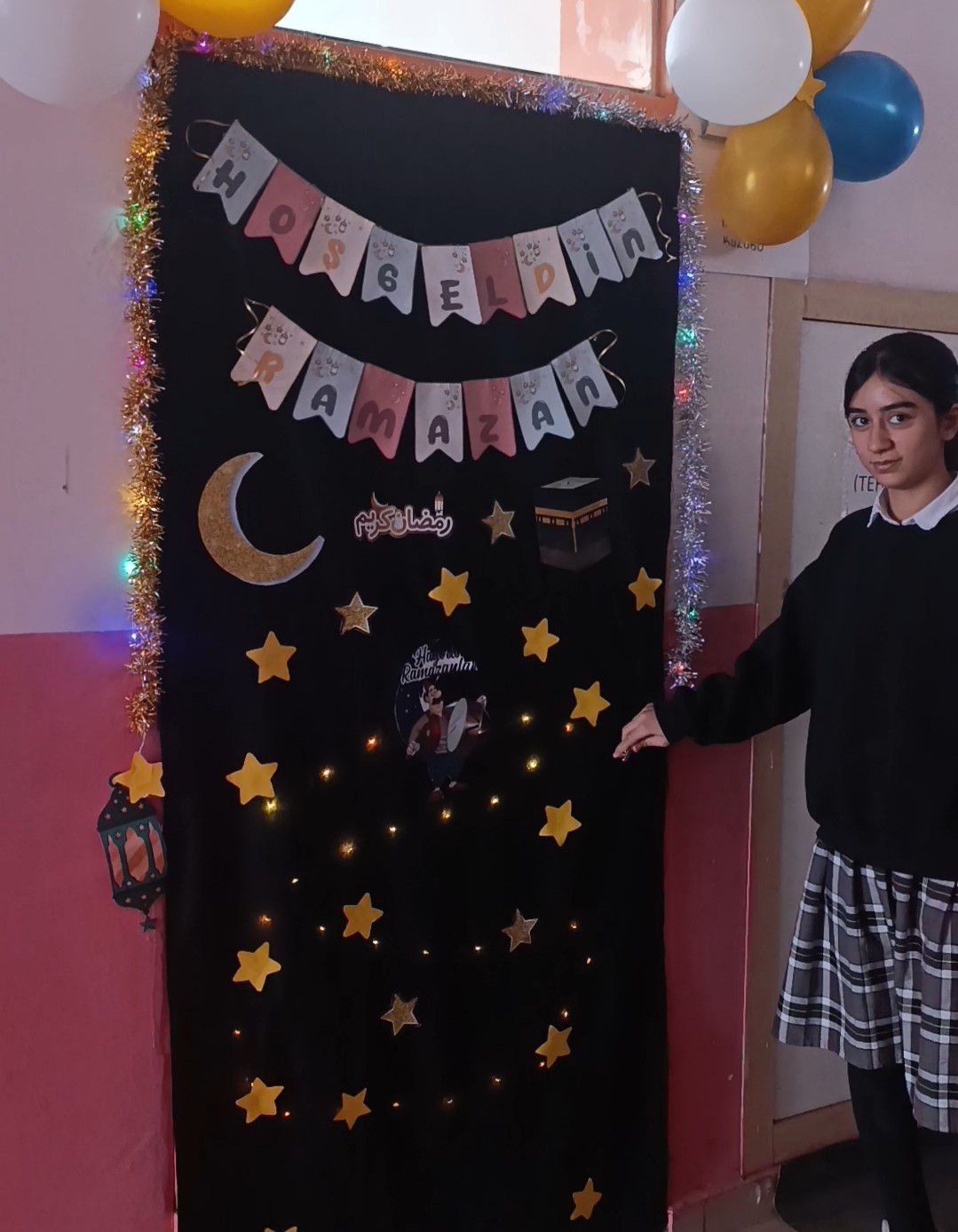 Muradiye’de Ramazan coşkusu kapılara yansıdı
