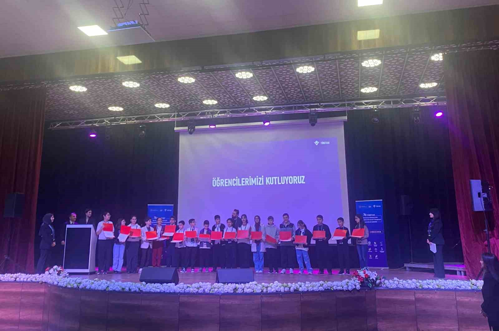 Muradiyeli öğrencilerden TÜBİTAK başarısı
