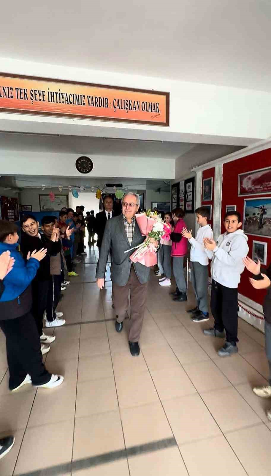 Muratlı’da emekli olan öğretmene duygusal veda
