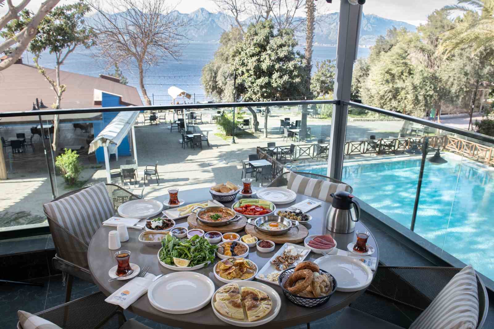 Muratpaşa Belediyesi bayrama hazır
