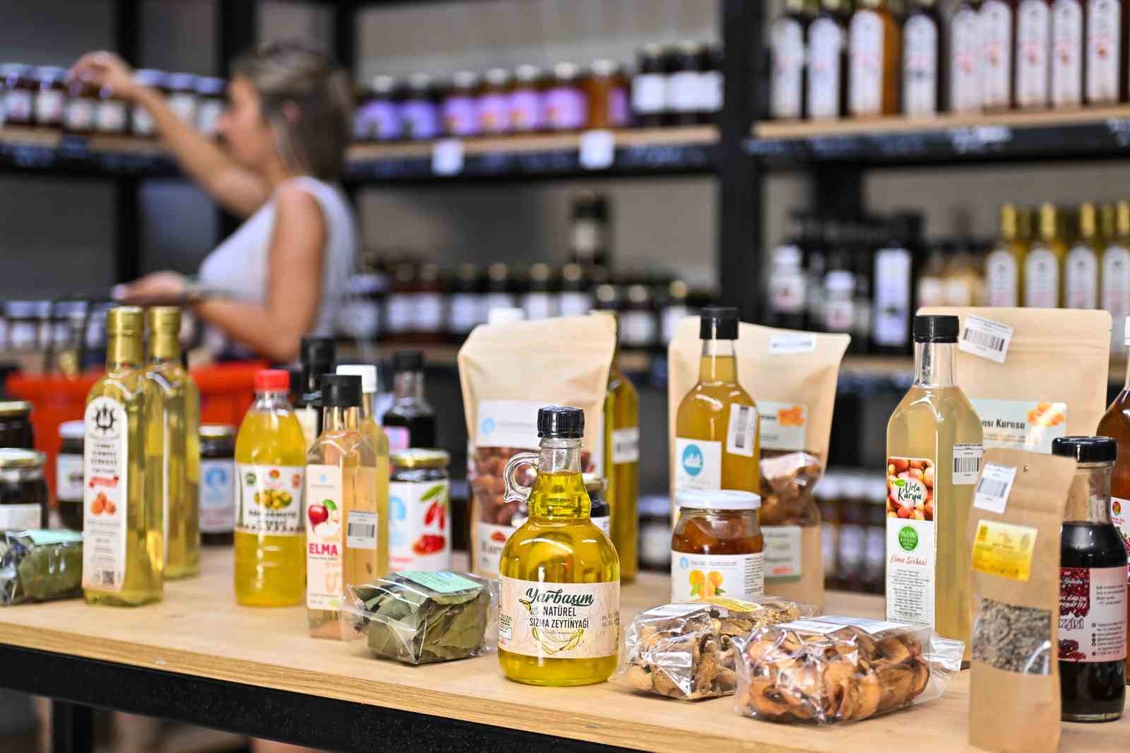 Muratpaşa’da kadın emeği kazanca dönüşüyor: Şubat ayında rekor kazanç
