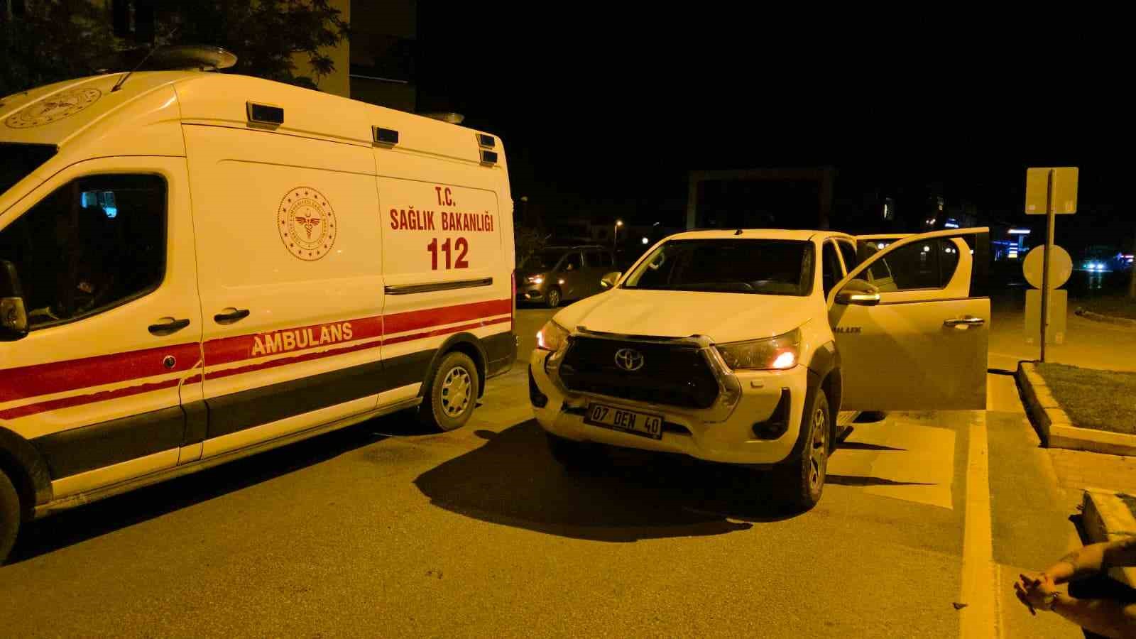 Muratpaşa’da otomobil ile motosiklet çarpıştı: 2 yaralı
