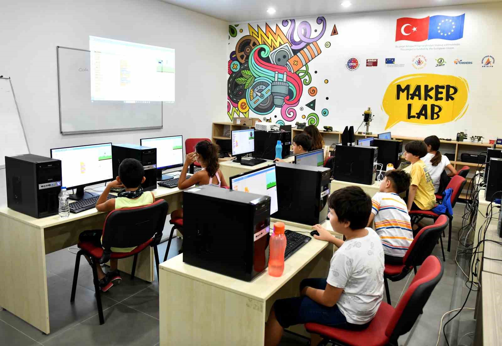 Muratpaşa’da robotik kodlama eğitimi başlıyor
Muratpaşa’da robotik kodlama eğitimi başlıyor