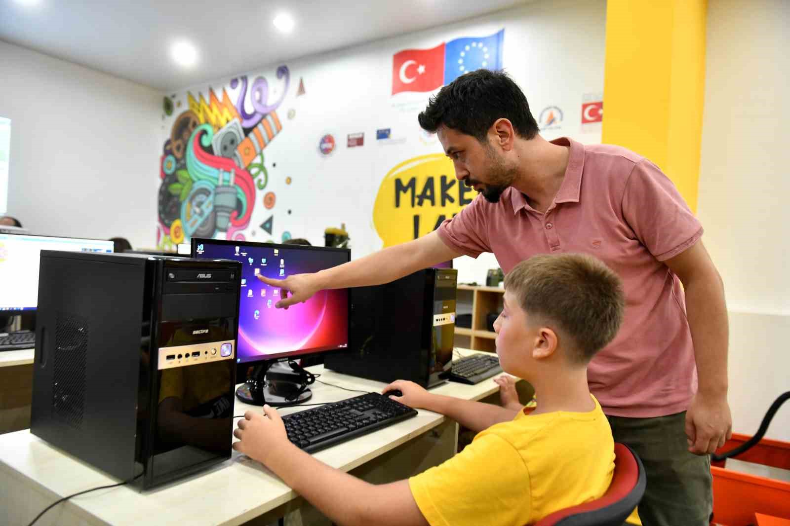Muratpaşa’da robotik kodlama eğitimi başlıyor
Muratpaşa’da robotik kodlama eğitimi başlıyor