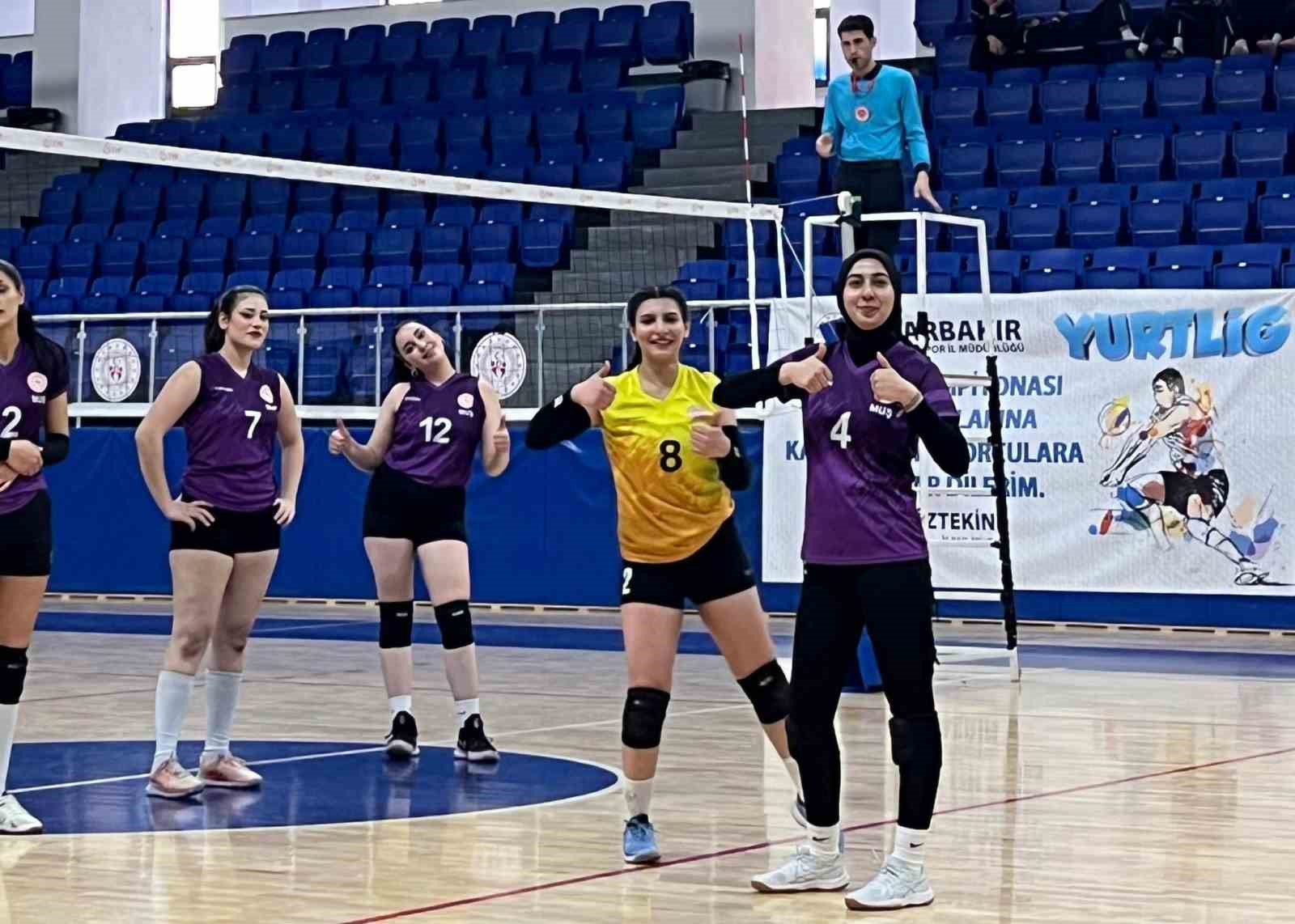 Muş Sultan Alparslan Yurdu Kız Voleybol Takımı yarı finale yükseldi
