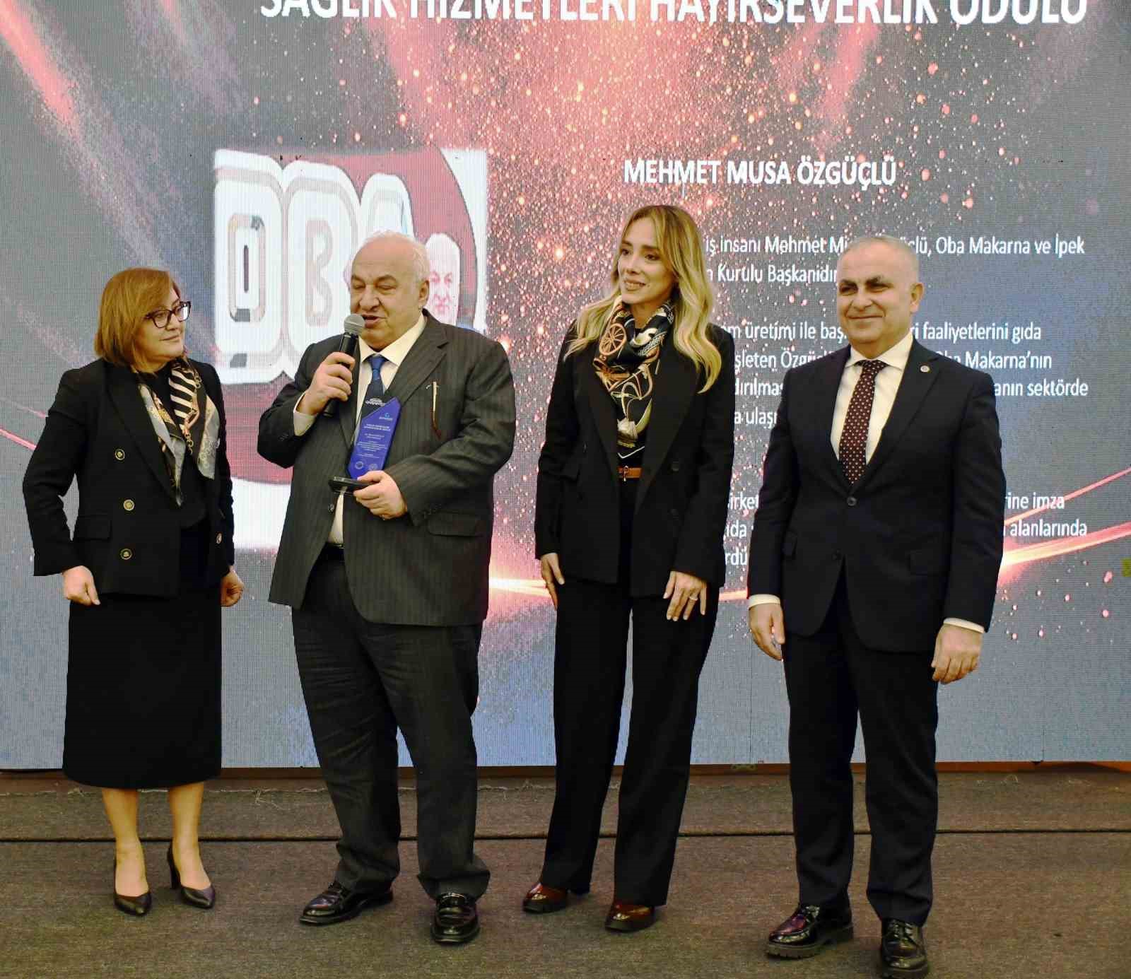 Musa Özgüçlü’ye "Sağlığa En Büyük Yatırım Yapan Hayırsever" ödülü
