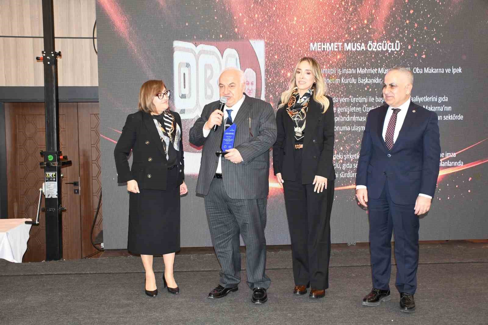 Musa Özgüçlü’ye "Sağlığa En Büyük Yatırım Yapan Hayırsever" ödülü
