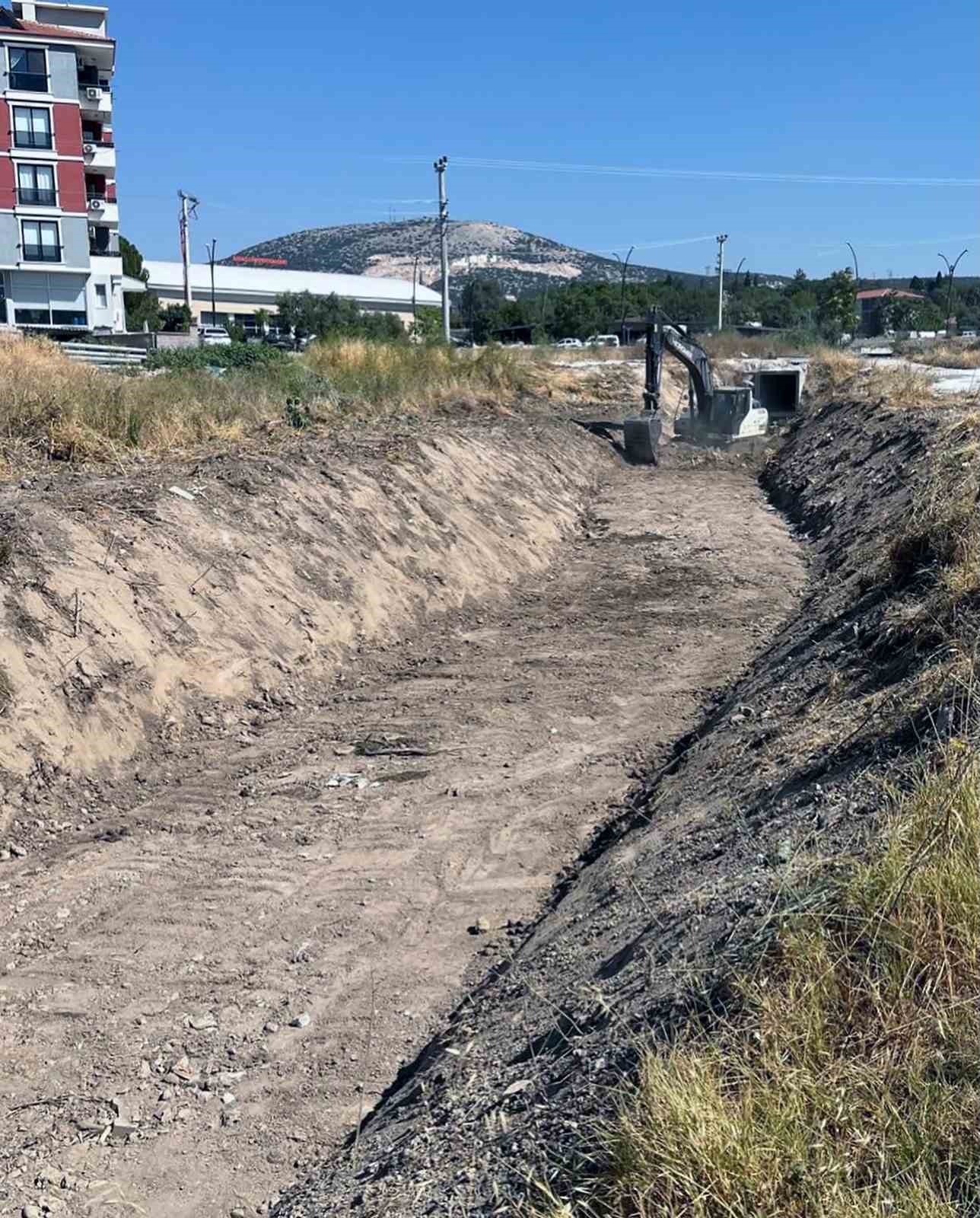 MUSKİ 2025 yılında Menteşe’de 16 bin metre dere temizliği yaptı
