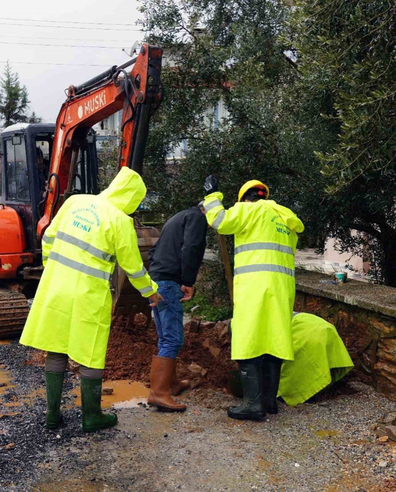 MUSKİ ekipleri taşkın riski bölgeleri anında müdahale ediyor
