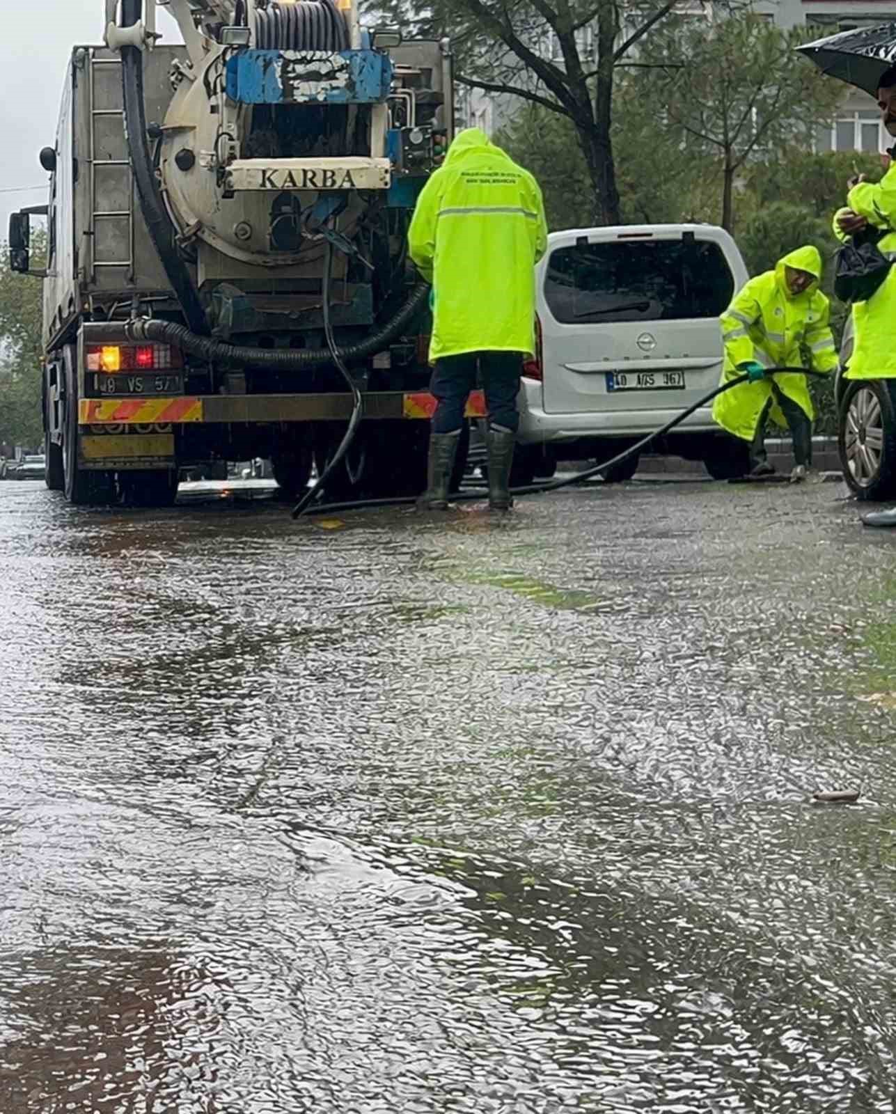 MUSKİ ekiplerinden yağmur mesaisi
