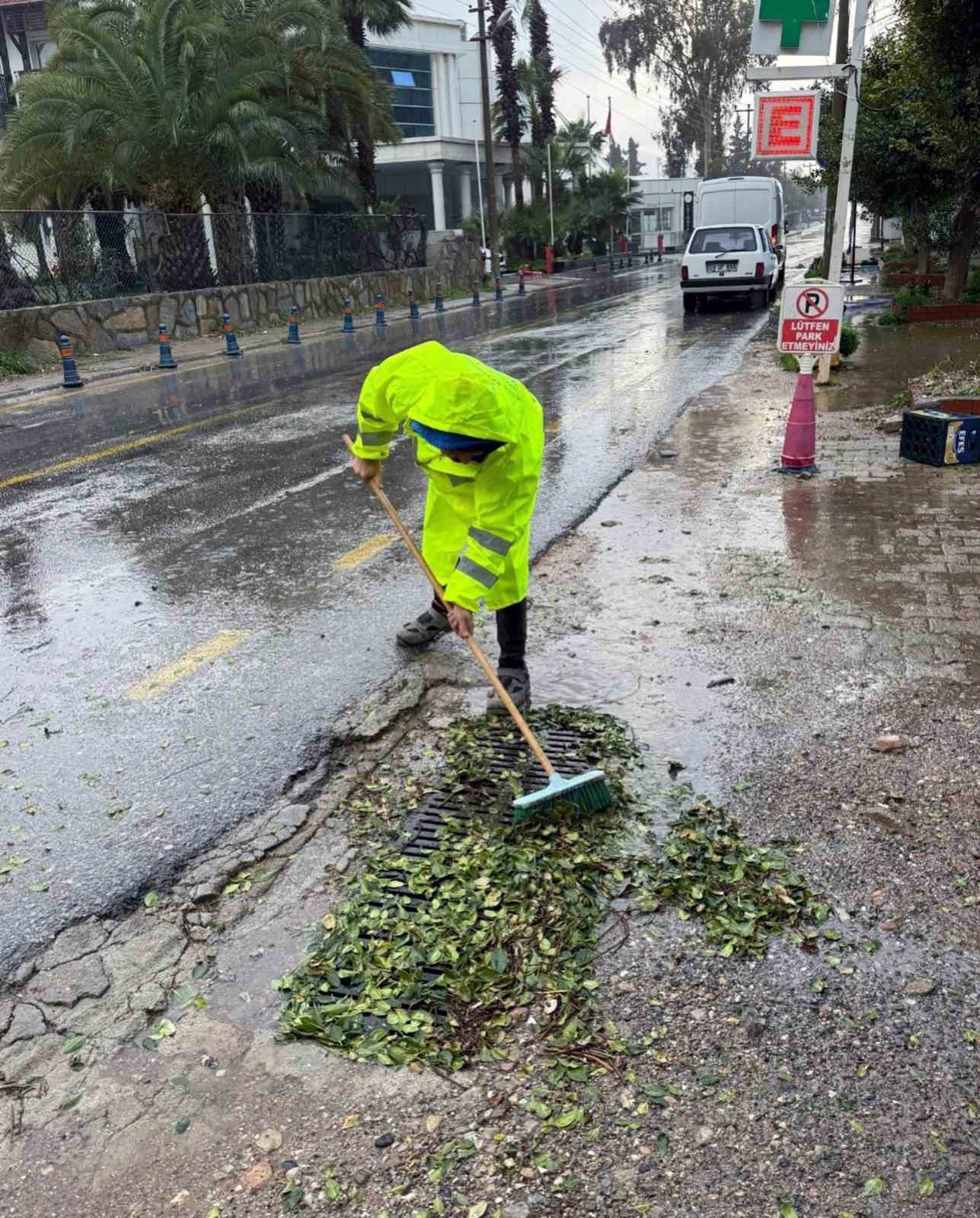 MUSKİ ekiplerinden yağmur mesaisi
