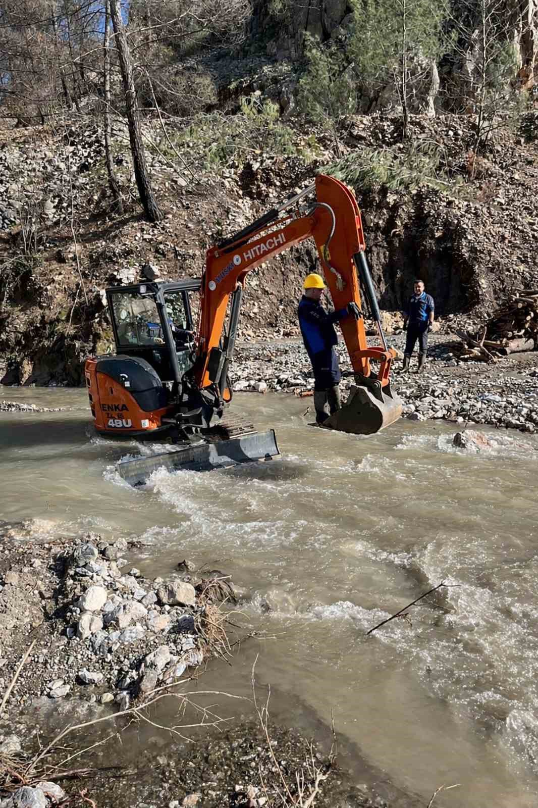 MUSKİ, Muğla genelinde etkili olan yoğun yağışlara anında müdahale ediyor
MUSKİ, Muğla genelinde etkili olan yoğun yağışlara anında müdahale ediyor
