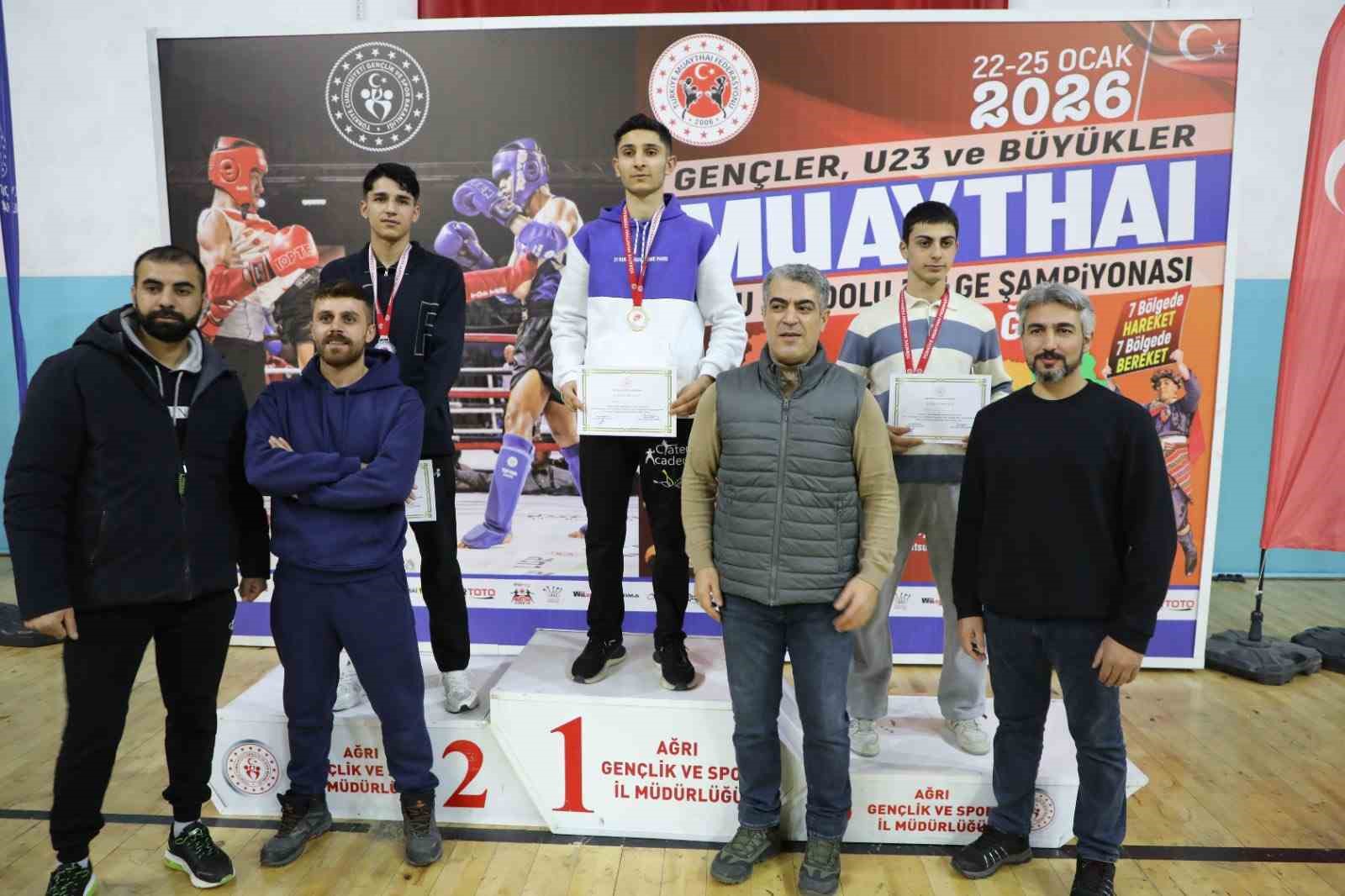 Muşlu sporculardan Muaythai Bölge Şampiyonası’nda büyük başarı
