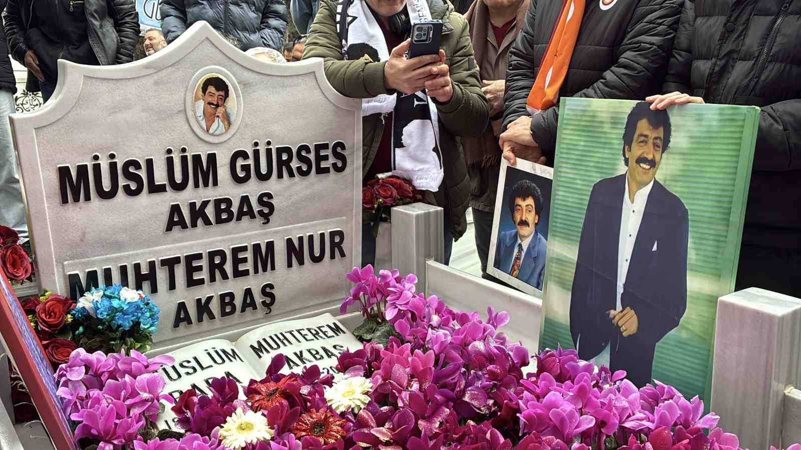 "Müslüm Baba" unutulmadı: Sevenleri ölümünün 13’üncü yılında mezarı başında buluştu
