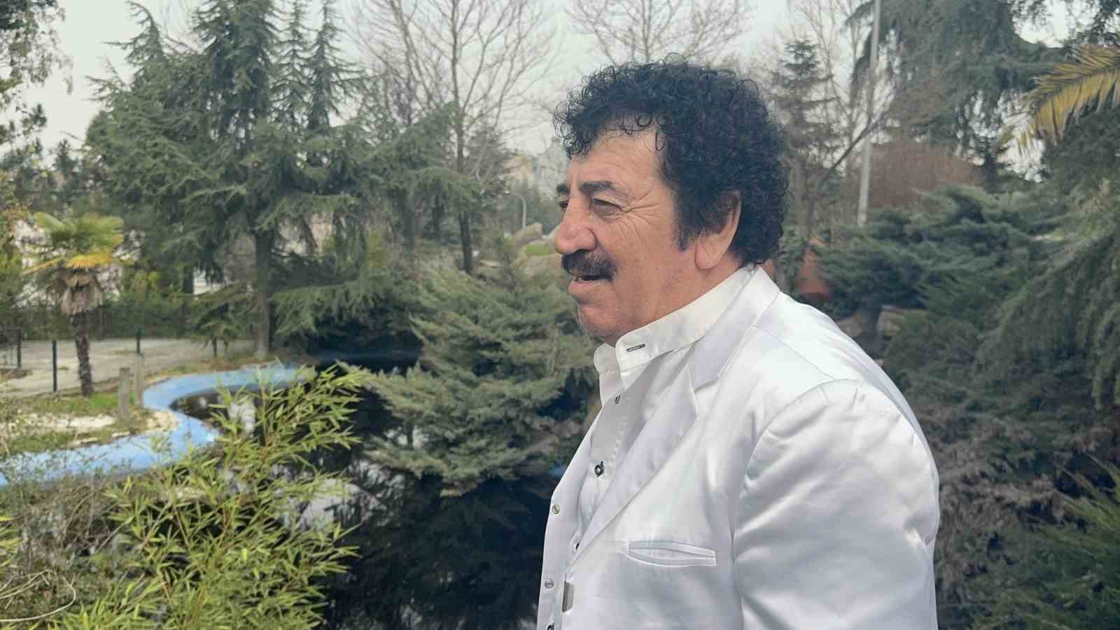 Müslüm Gürses’e benzerliğiyle herkesi şaşırttı, görenler dönüp bir daha baktı
Müslüm Gürses’e benzerliğiyle herkesi şaşırttı, görenler dönüp bir daha baktı