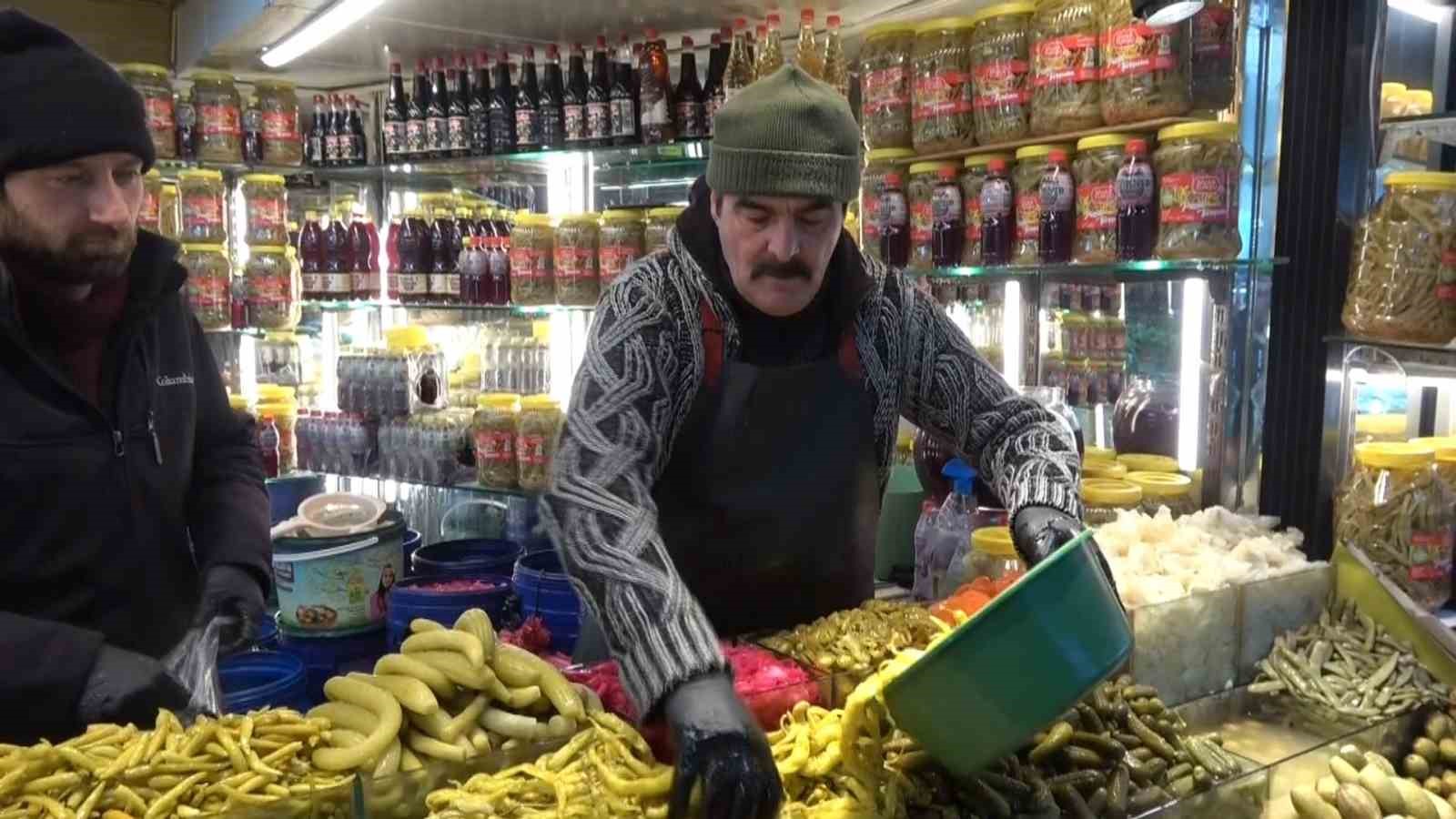 Muşmuladan kiraza 35 çeşit ürünün turşusunu kurdular
