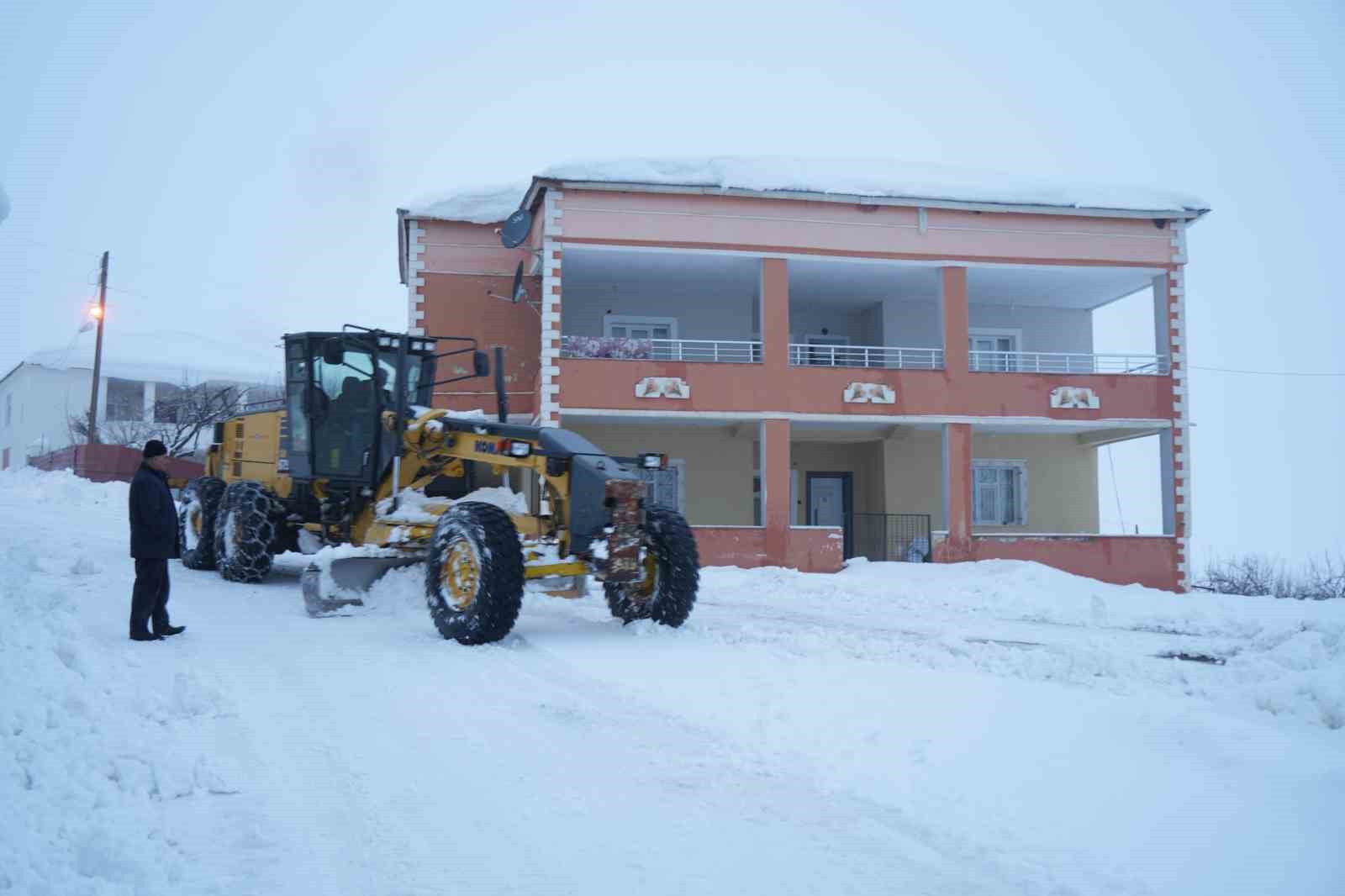 Muş’ta 173 köy yolu ulaşıma kapandı
