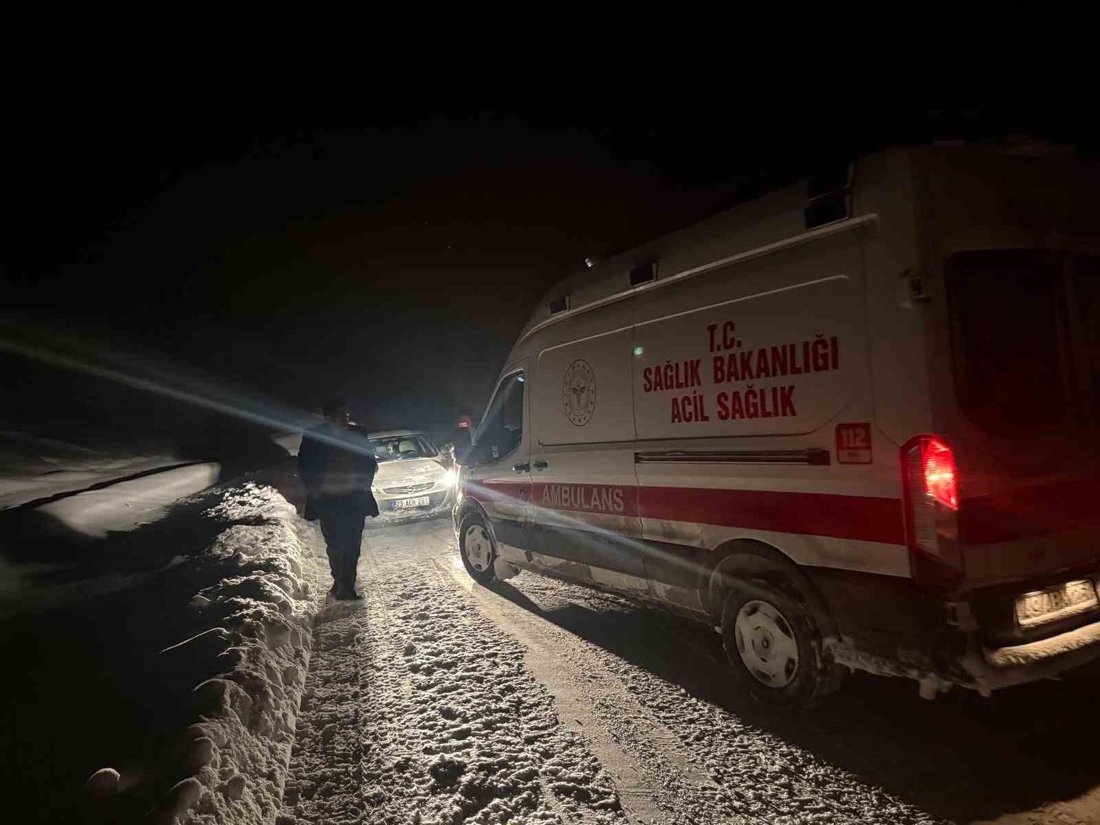 Muş’ta 176 köy yolu ulaşıma kapandı, ekipler hastalar için seferber oldu
