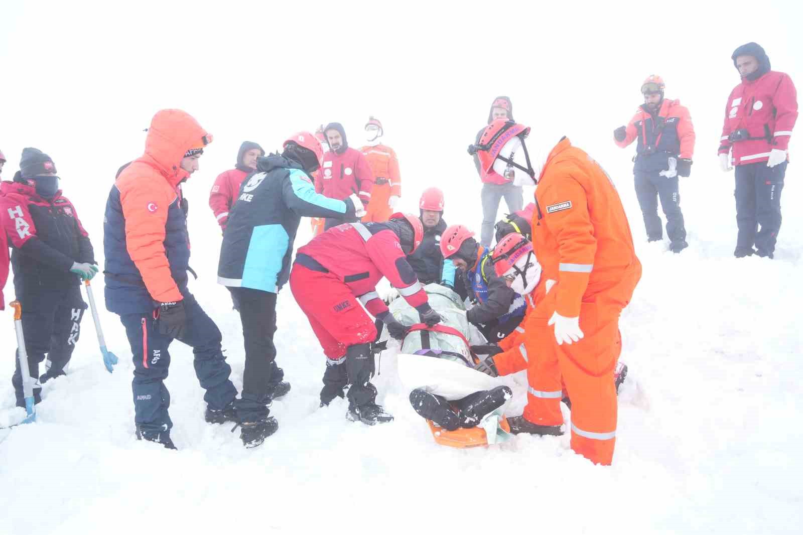 Muş’ta 2 bin 600 rakımda nefes kesen çığ tatbikatı
