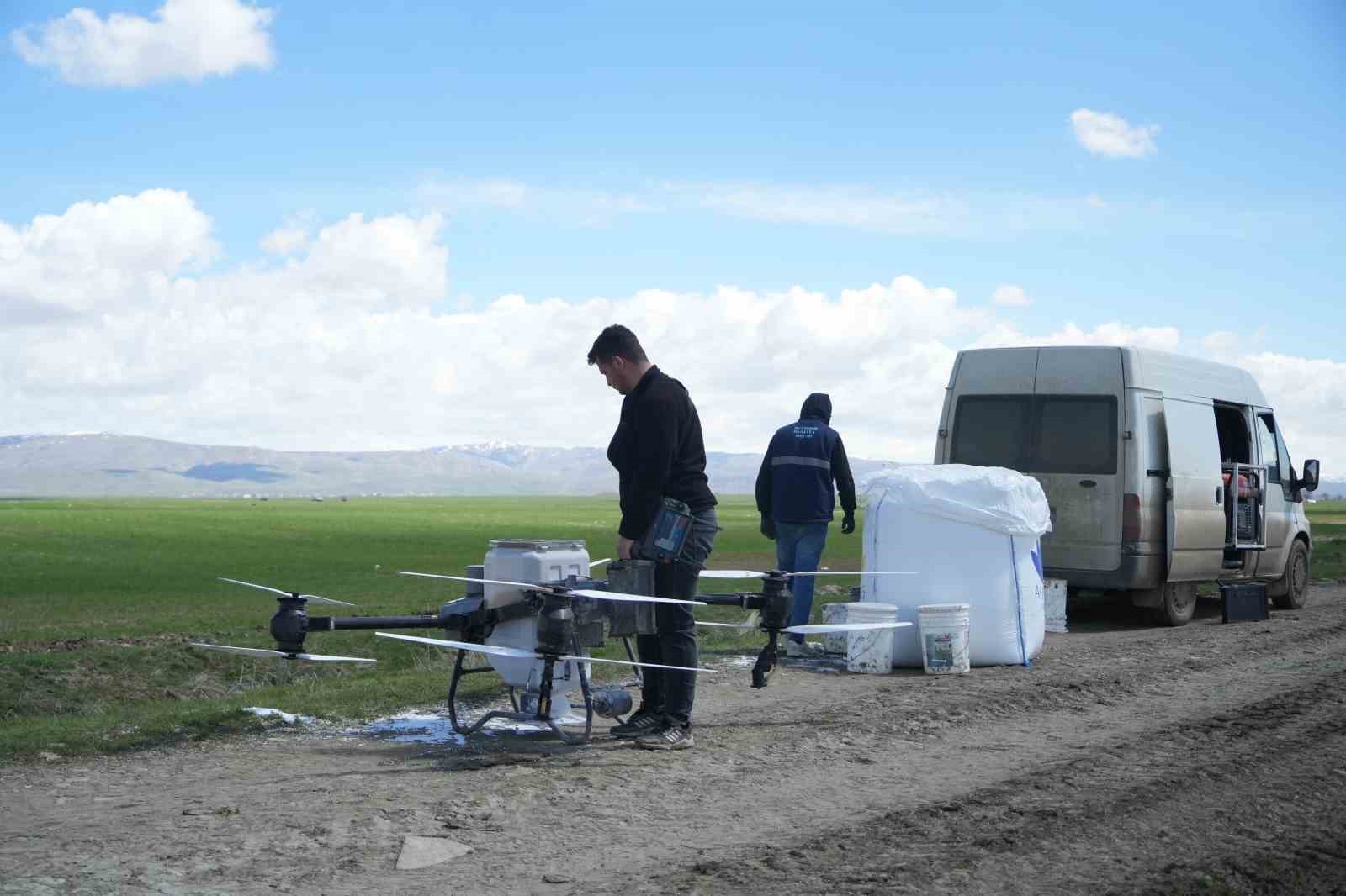 Muş’ta 42 bin dönümlük tarım arazisi dron ile gübrelendi
