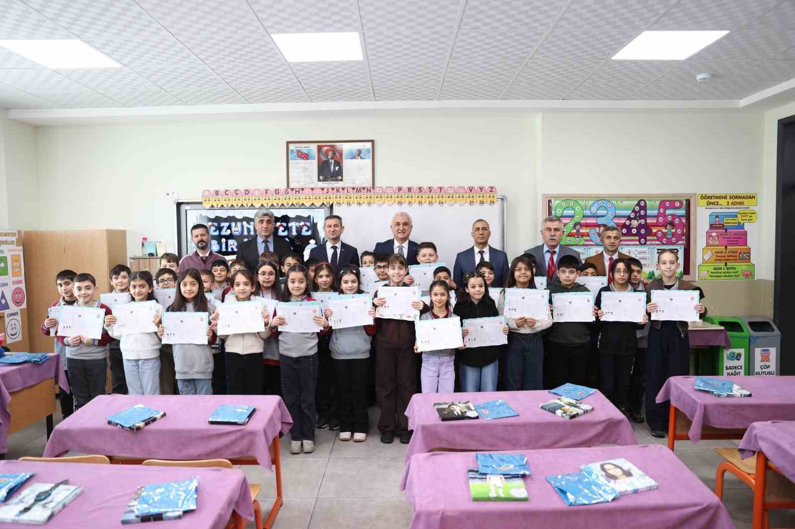 Muş’ta 96 bin 800 öğrenci karne sevinci yaşadı
