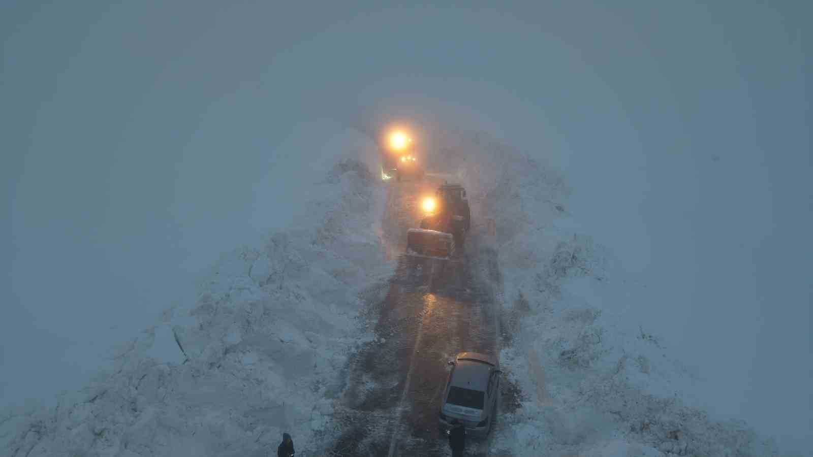 Muş’ta bahar ayında kar ulaşımı olumsuz etkiledi
Muş’ta bahar ayında kar ulaşımı olumsuz etkiledi