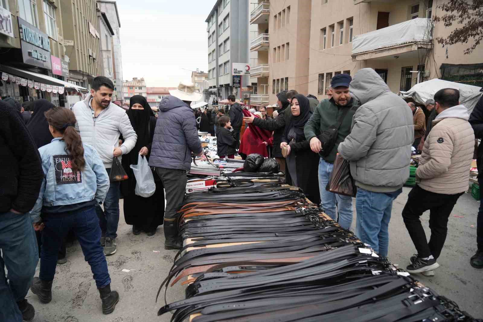 Muş’ta bayram pazarında arefe yoğunluğu
