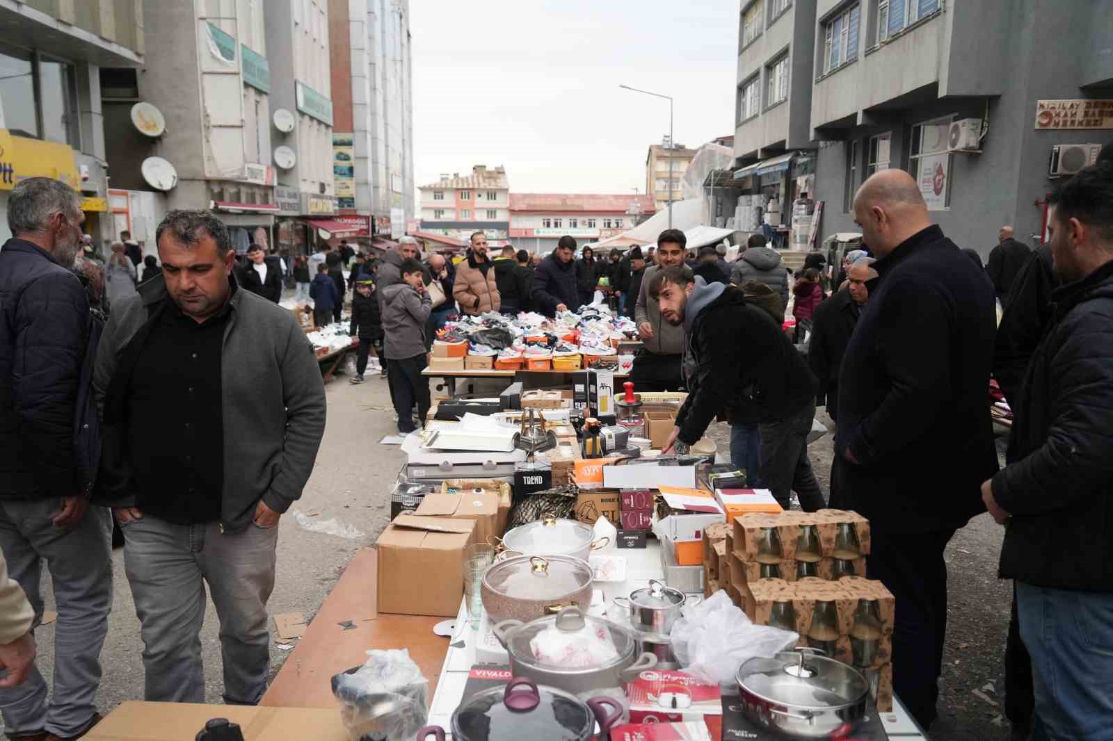 Muş’ta bayram pazarında arefe yoğunluğu
