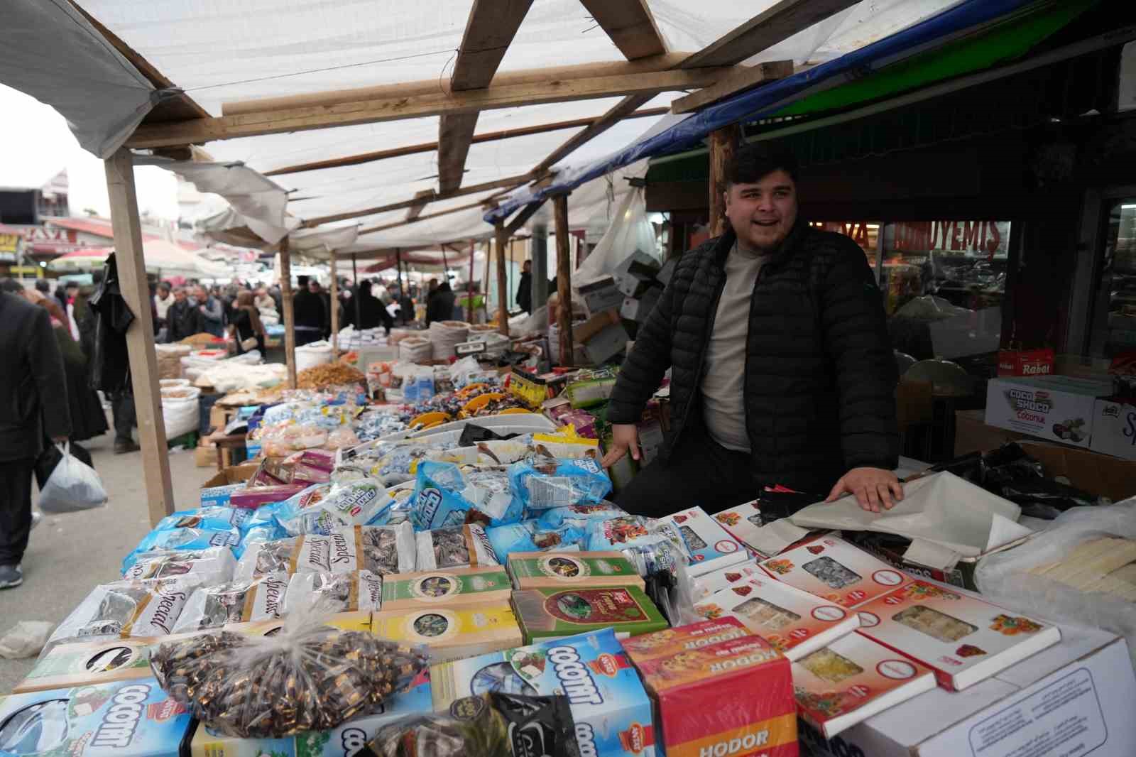 Muş’ta bayram pazarında arefe yoğunluğu
