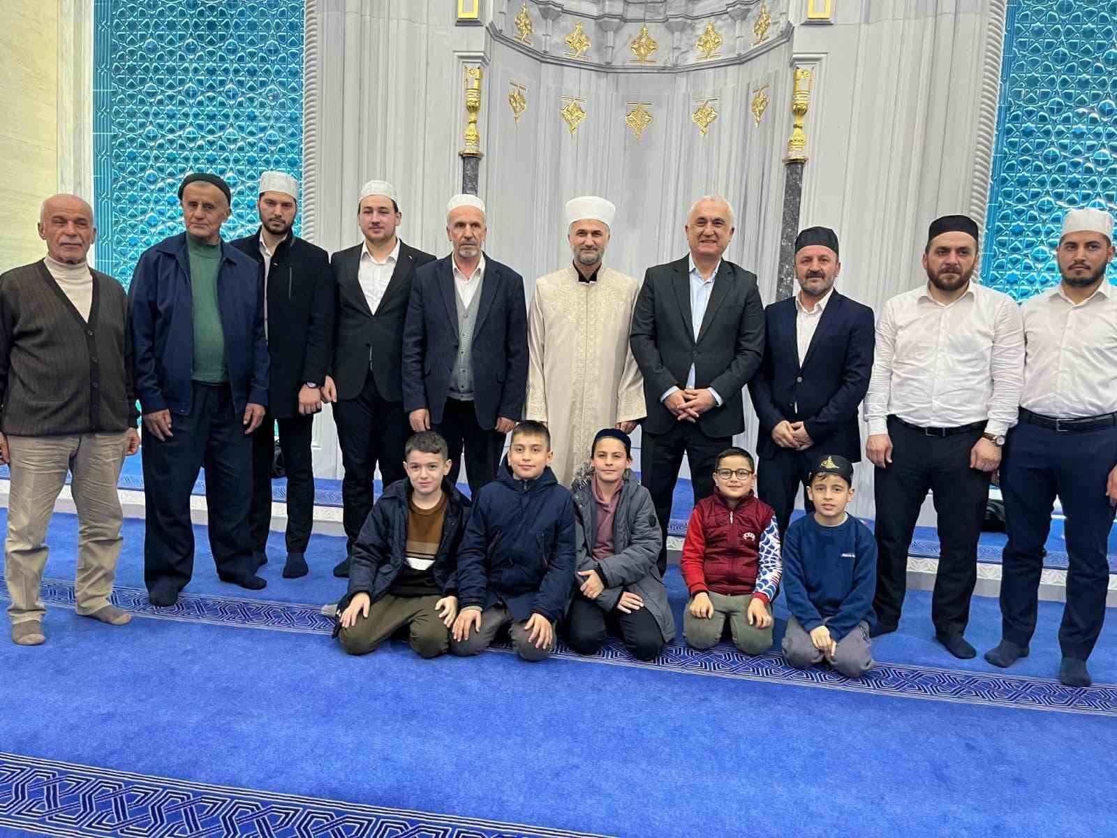 Muş’ta Berat Kandili’nde camiler doldu taştı
