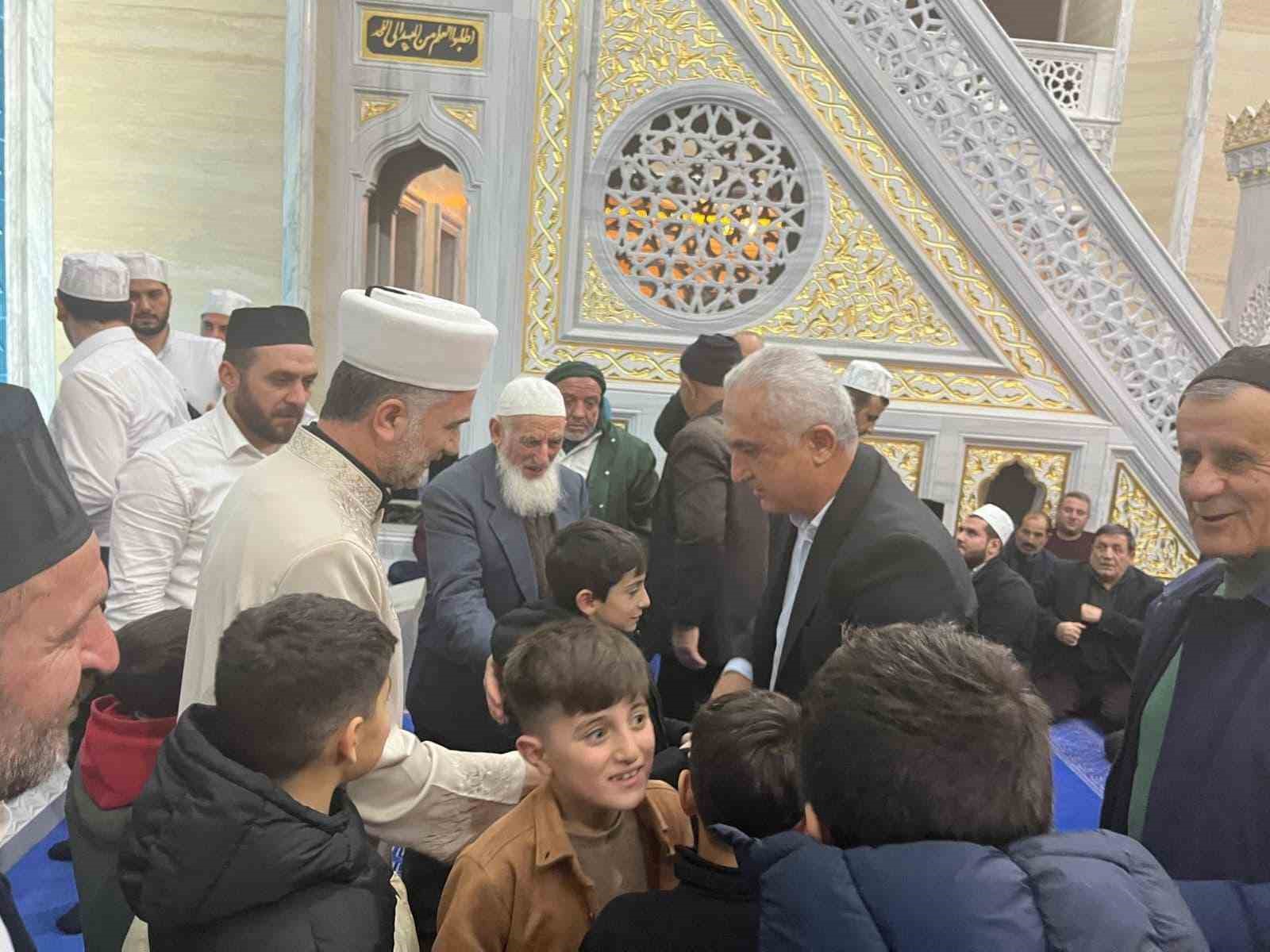 Muş’ta Berat Kandili’nde camiler doldu taştı
