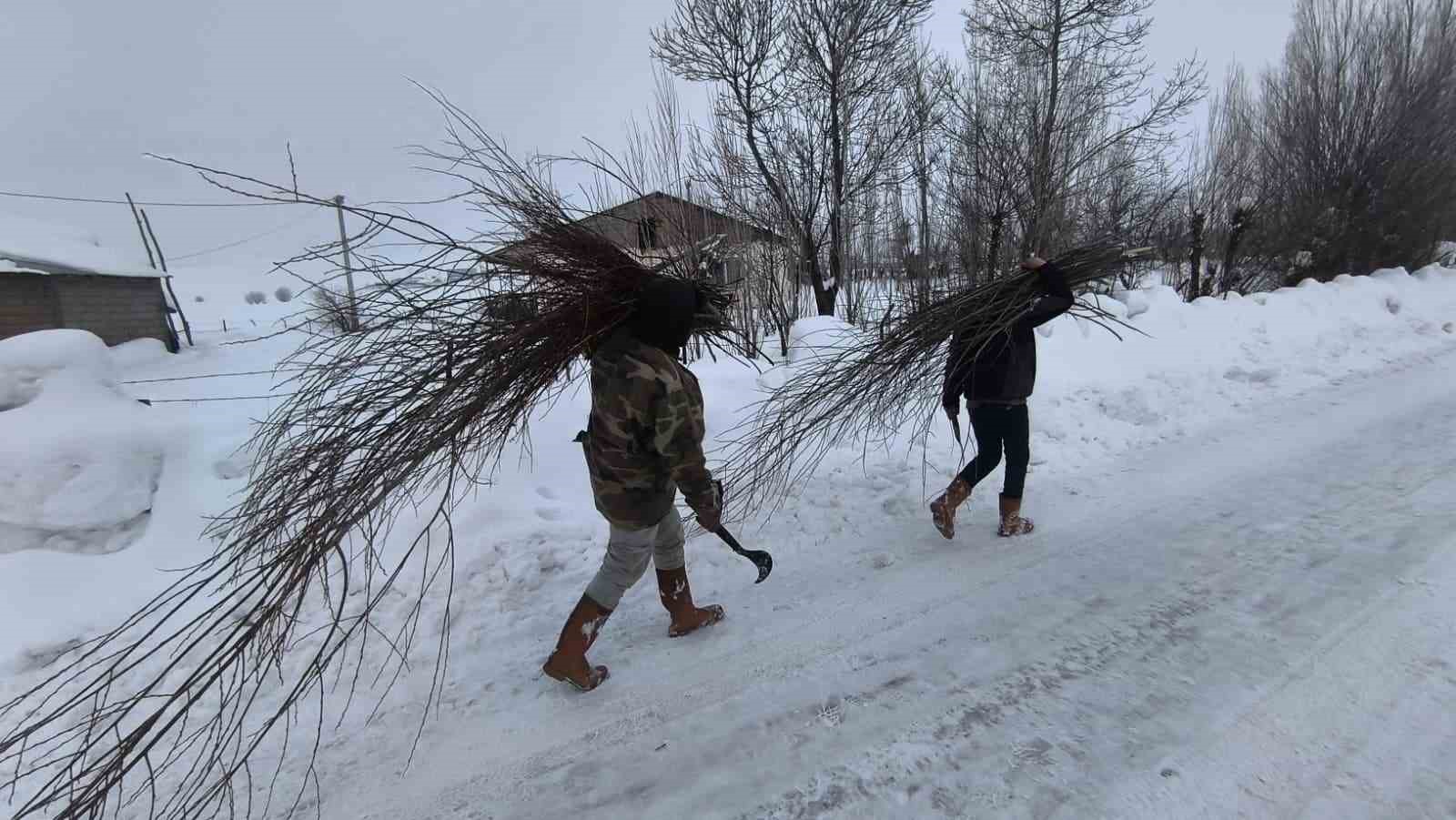Muş’ta besicilerden alternatif yem yöntemi
