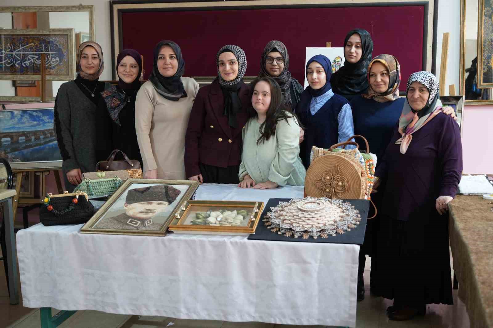 Muş’ta down sendromlu Rabia’nın sanatla yükselen başarısı
