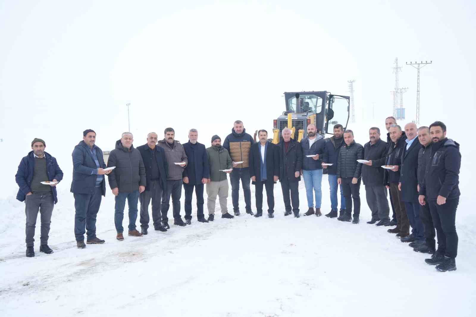 Muş’ta ekipler seferber oldu: 7 bin kilometre yol açıldı
