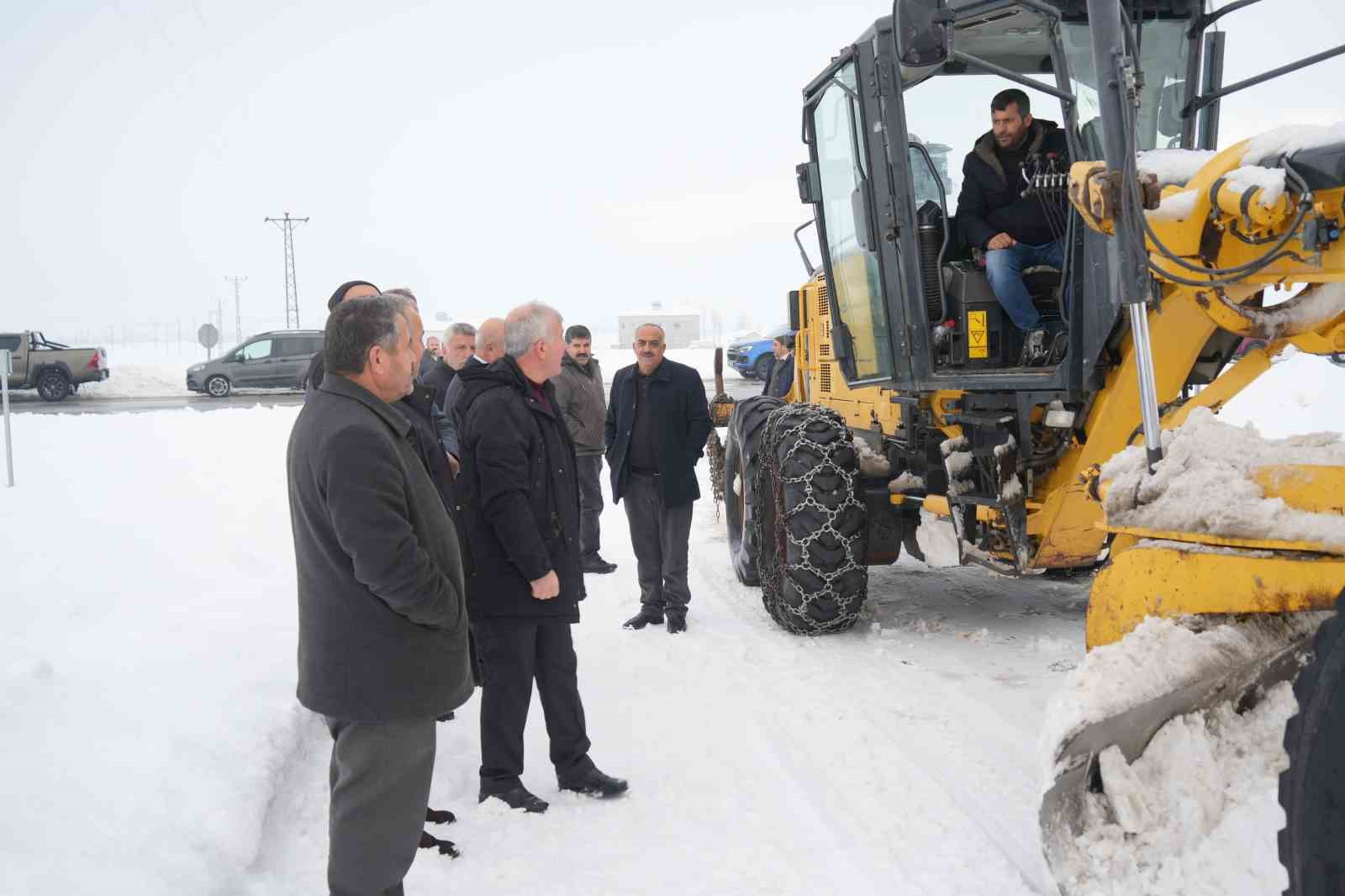 Muş’ta ekipler seferber oldu: 7 bin kilometre yol açıldı
