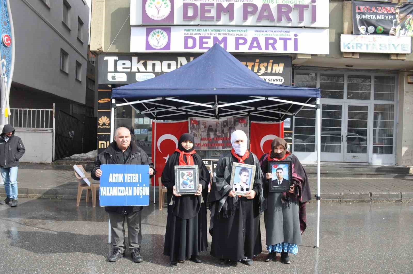 Muş’ta evlat nöbeti sürüyor
