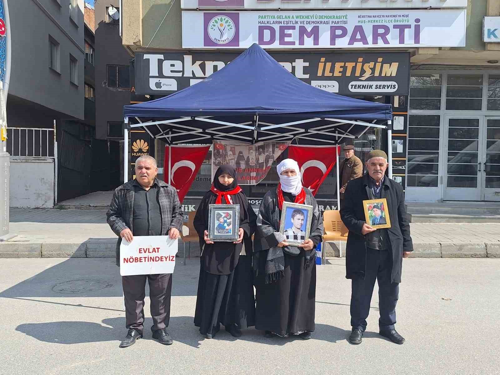 Muş’ta evlat nöbeti sürüyor
