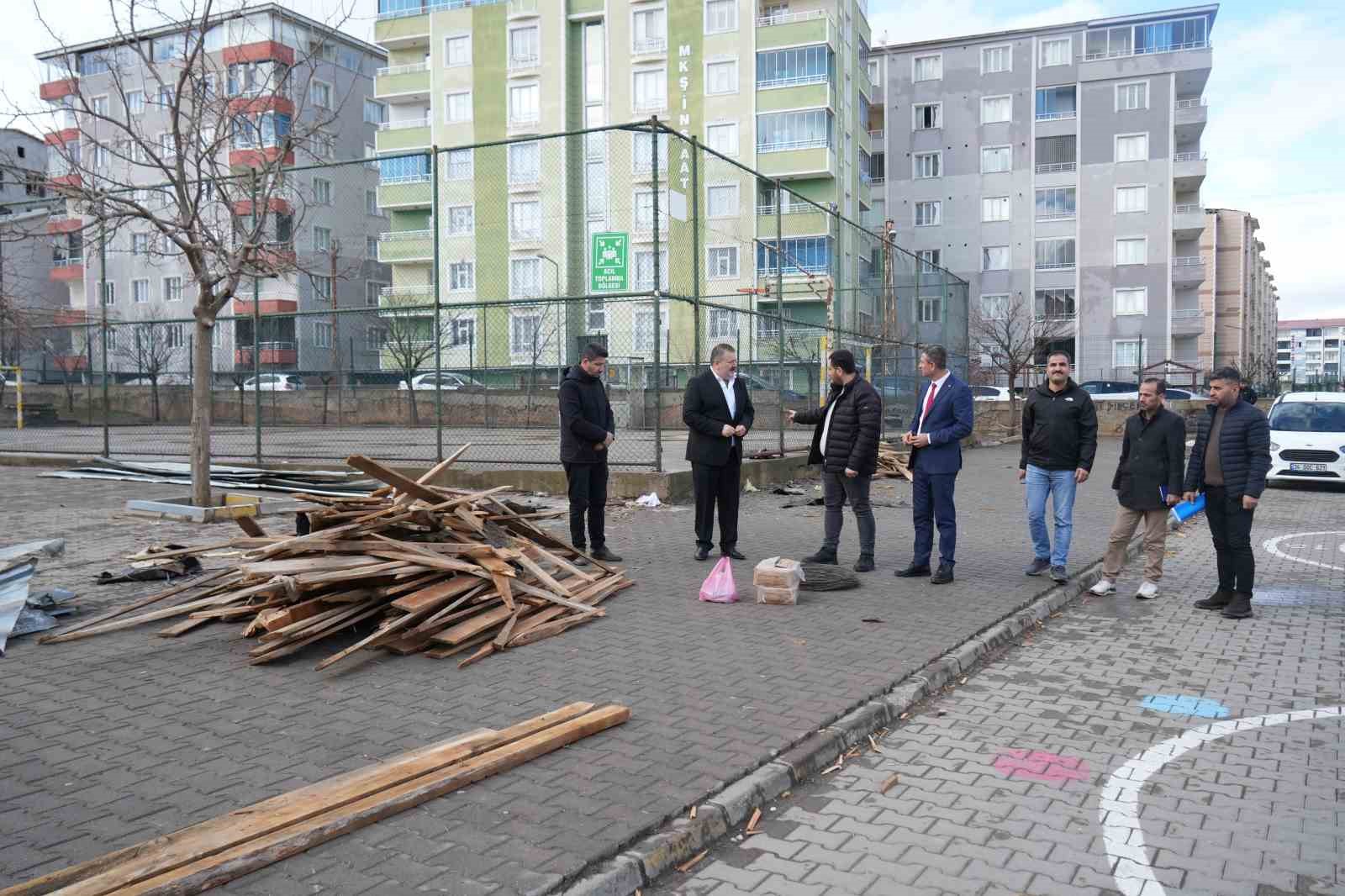 Muş’ta fırtına okul çatısını uçurdu: Eğitime ara verildi
