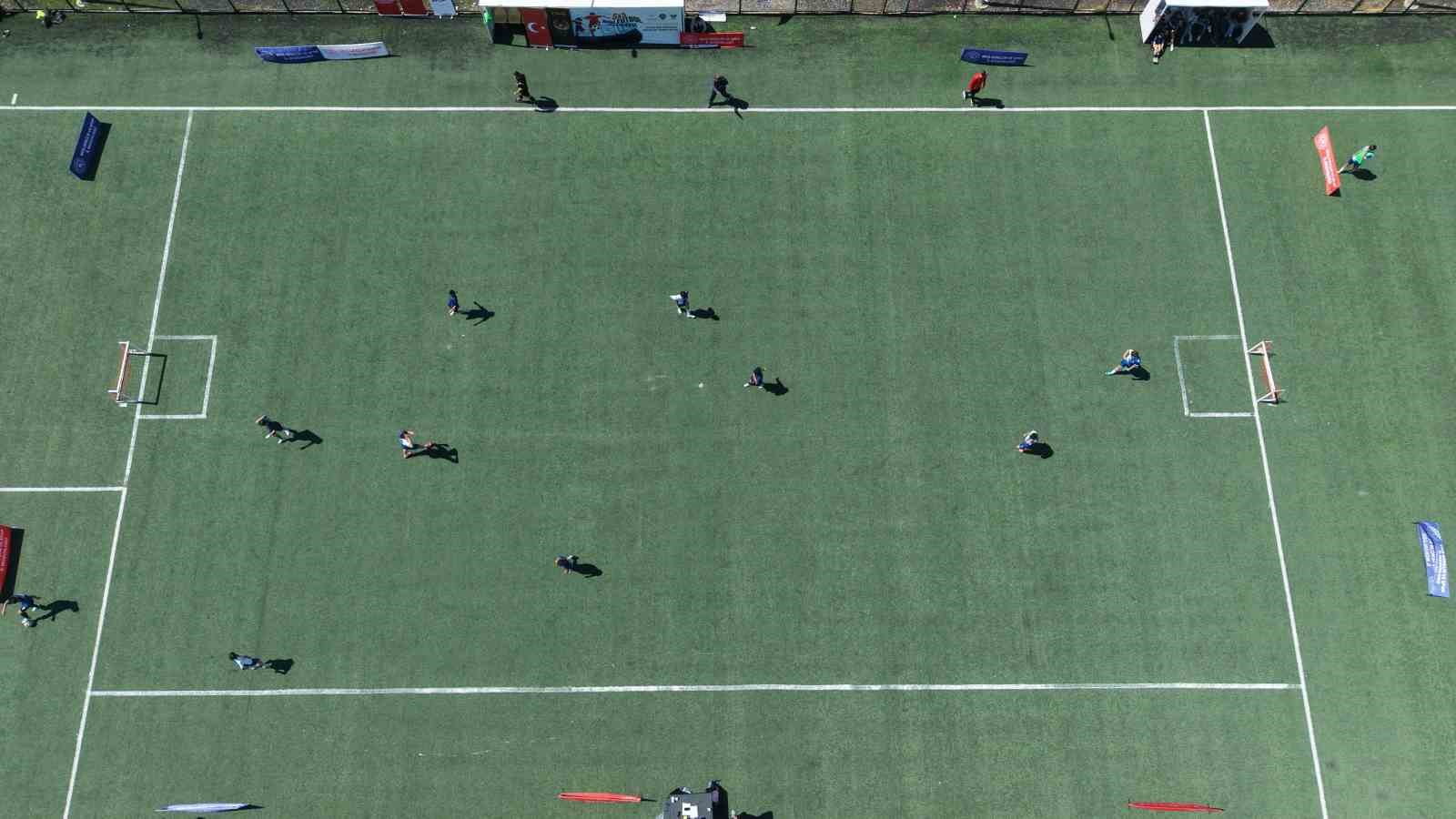 Muş’ta "Gençler Sahada, Gelecek Emniyette" turnuvası başladı
Muş’ta "Gençler Sahada, Gelecek Emniyette" turnuvası başladı