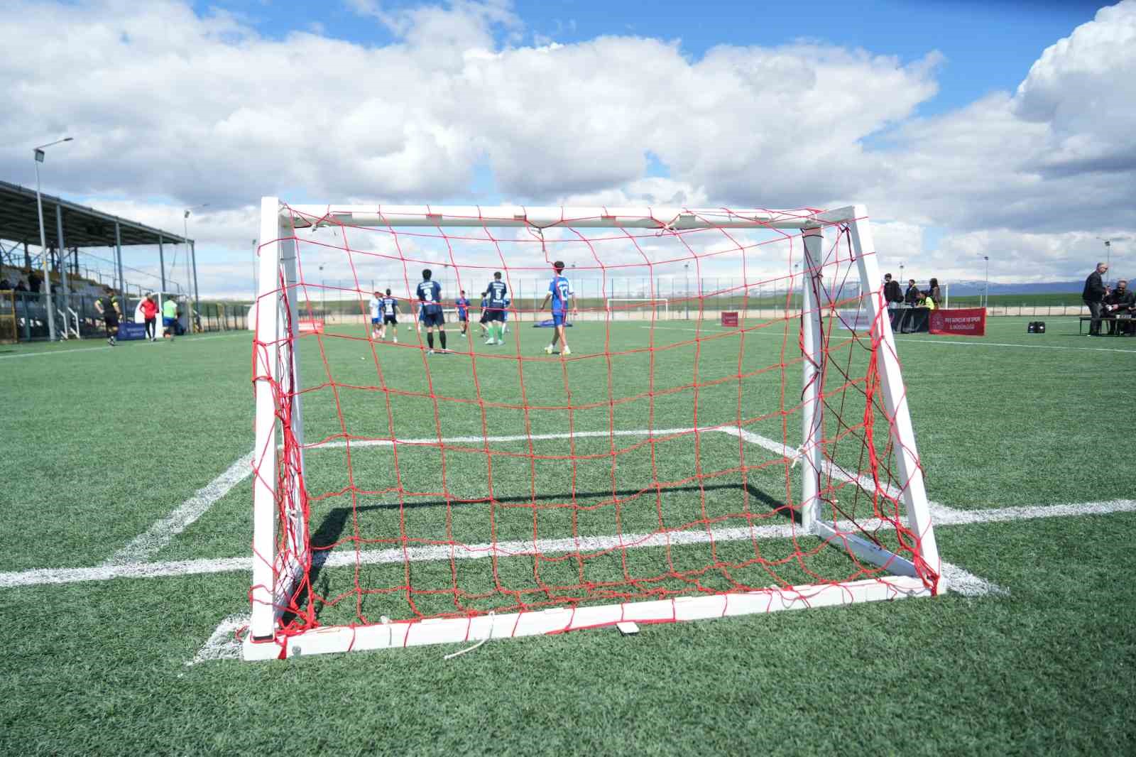 Muş’ta "Gençler Sahada, Gelecek Emniyette" turnuvası başladı
Muş’ta "Gençler Sahada, Gelecek Emniyette" turnuvası başladı