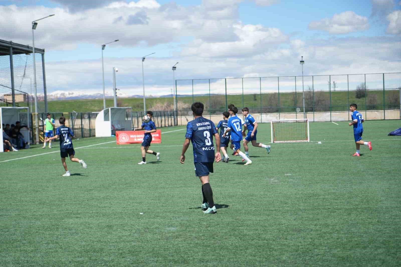 Muş’ta "Gençler Sahada, Gelecek Emniyette" turnuvası başladı
Muş’ta "Gençler Sahada, Gelecek Emniyette" turnuvası başladı