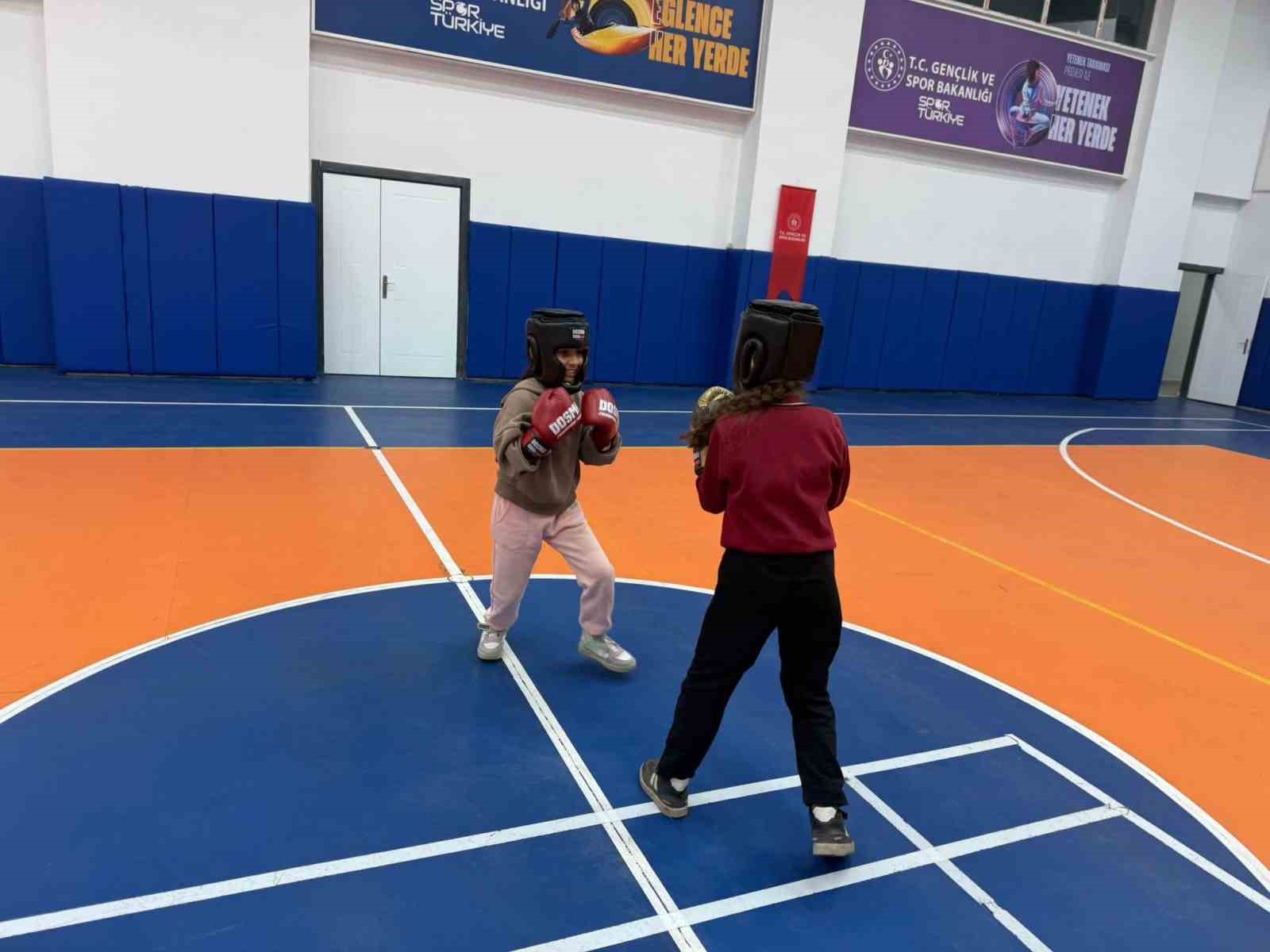 Muş’ta gençlerden boksa yoğun ilgi
