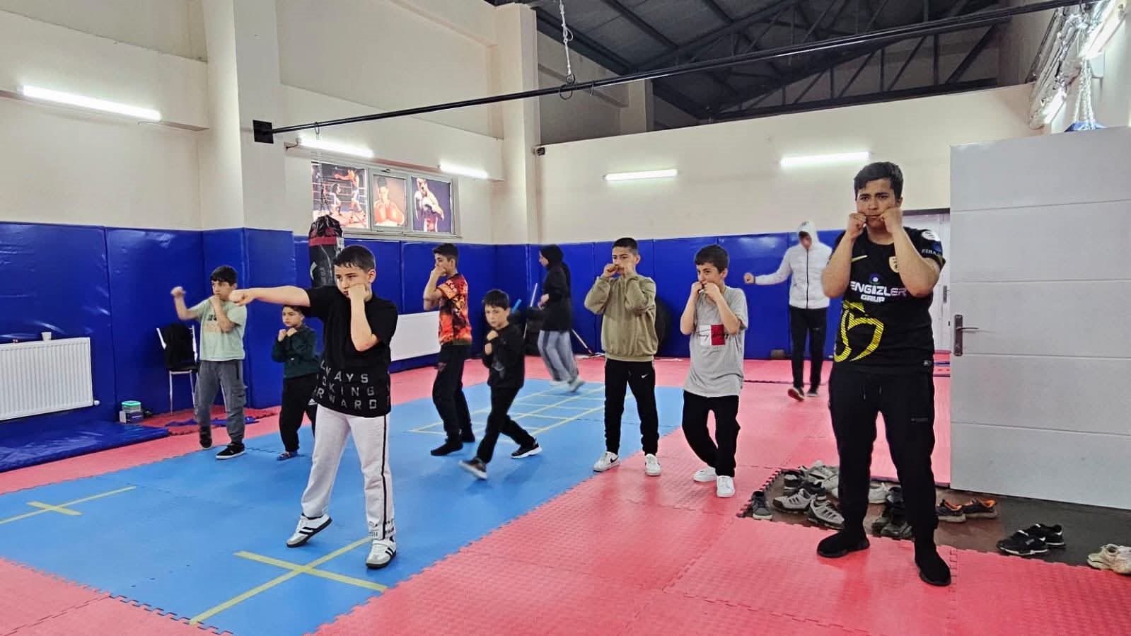 Muş’ta gençlerden boksa yoğun ilgi
