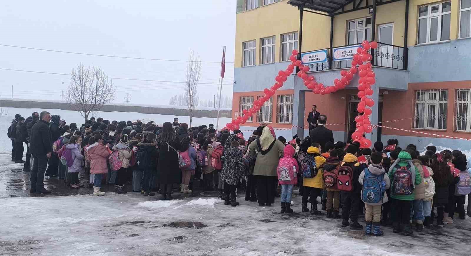 Muş’ta ikinci dönem "Bayrak Sevgisi" temasıyla başladı
