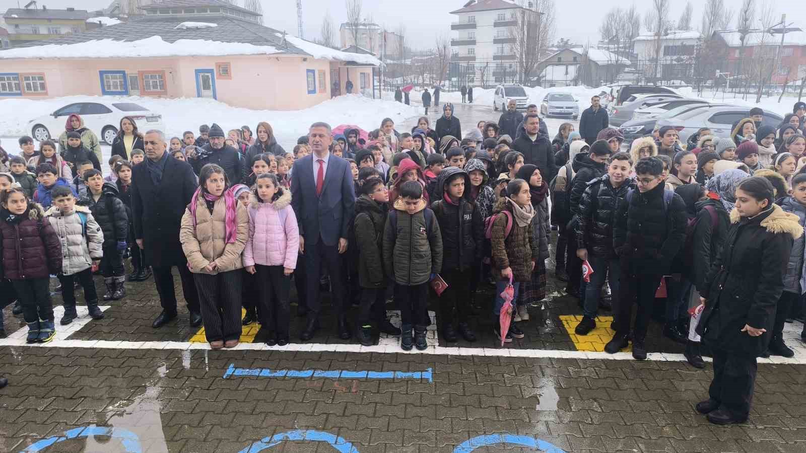Muş’ta ikinci dönem "Bayrak Sevgisi" temasıyla başladı

