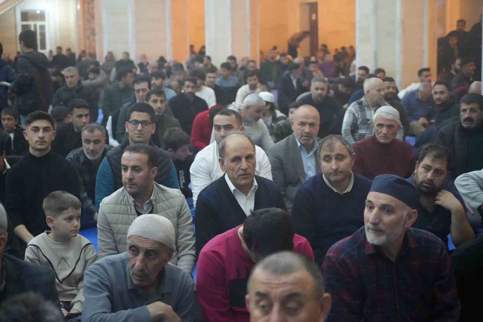 Muş’ta Kadir Gecesi dualarla idrak edildi
