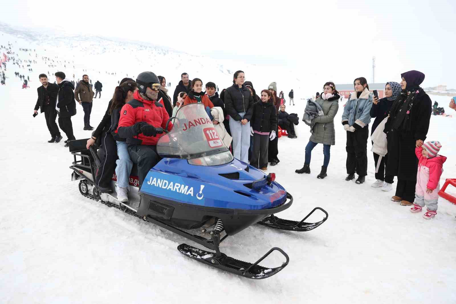 Muş’ta "Kar Festivali" renkli görüntülere sahne oldu
